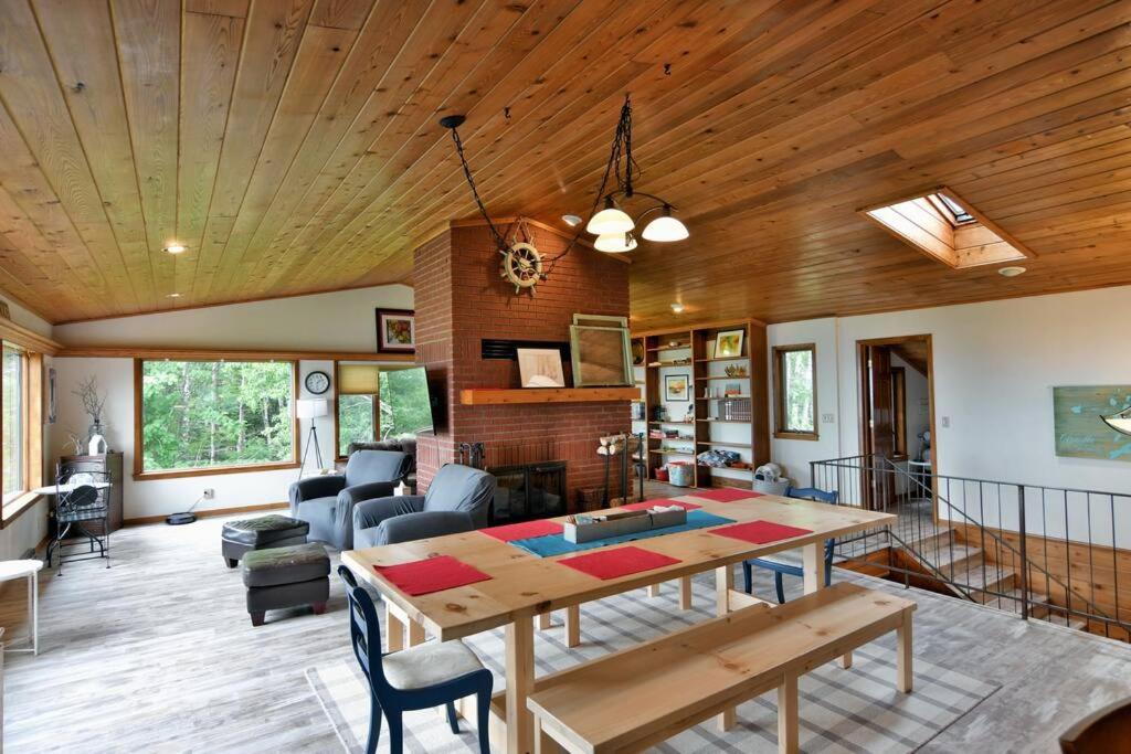 Five-Bedroom House photo 2