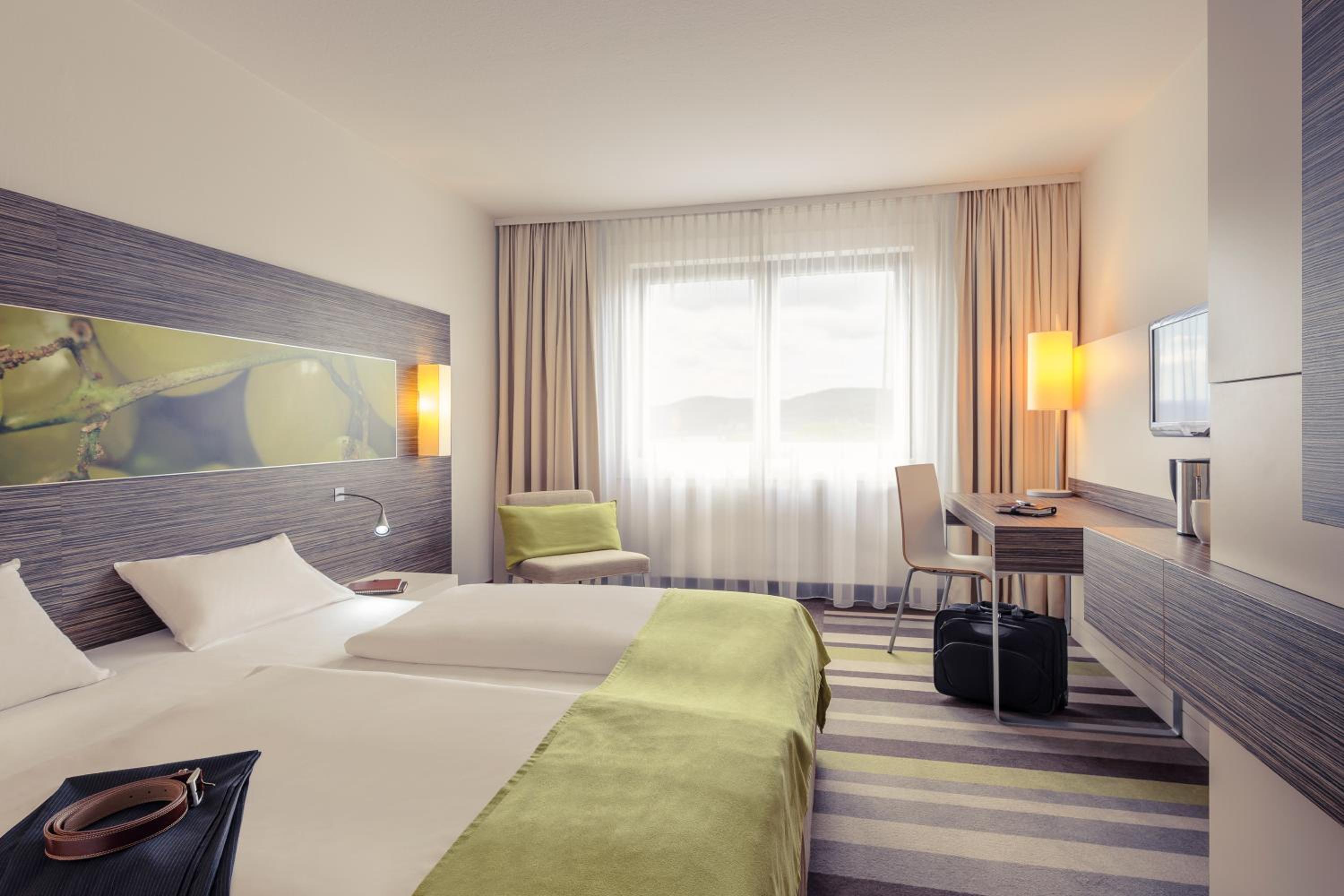 Standard Twin Room - Photo 3
