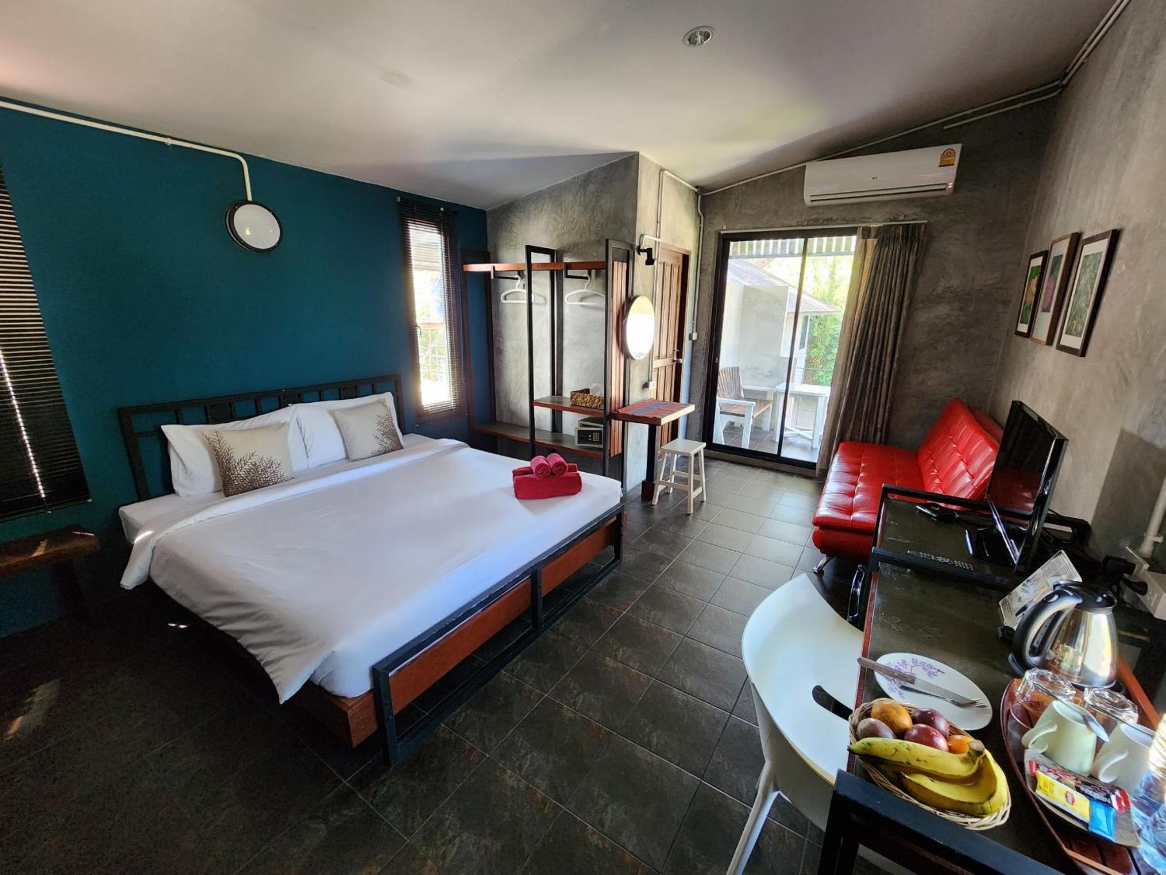 Standard King Room with Balcony photo 1