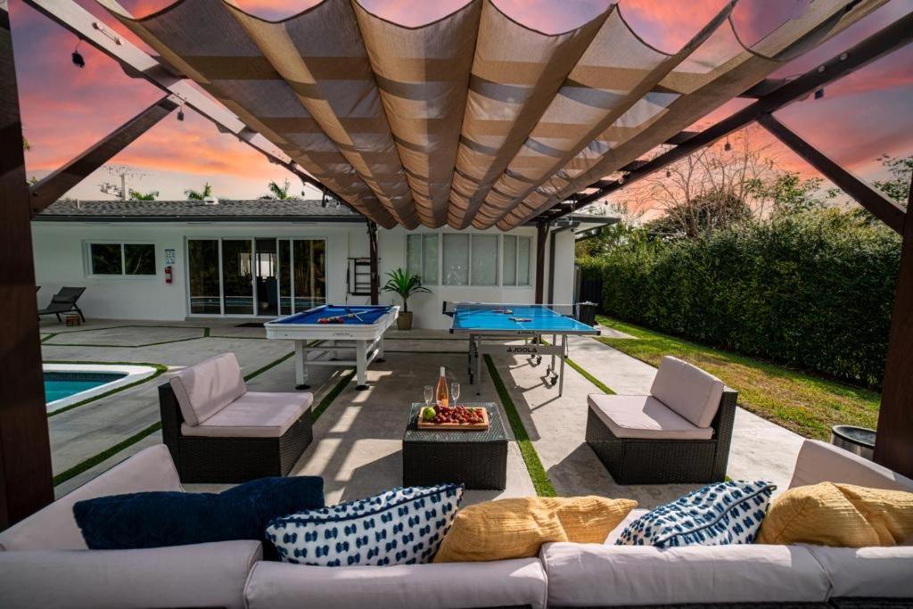 Five-Bedroom House - Photo 46