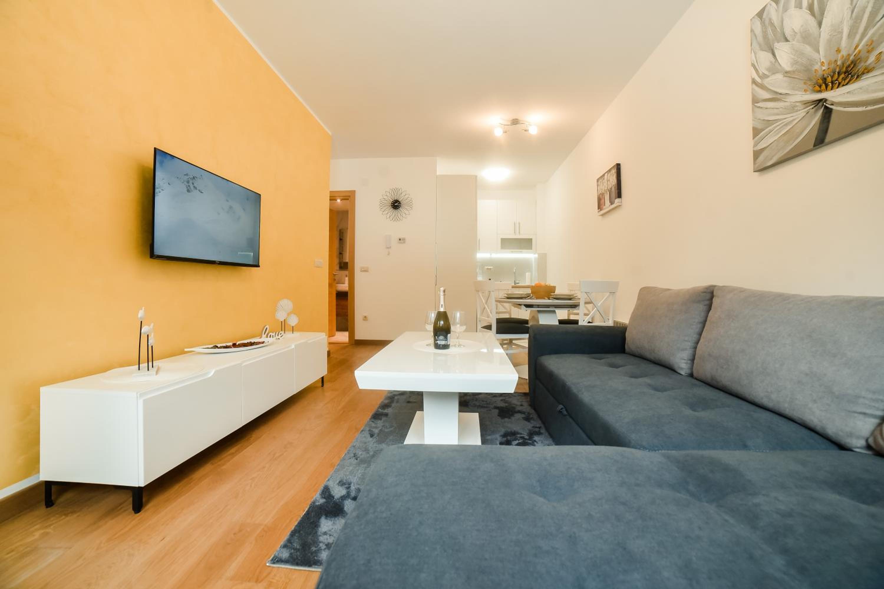 One-Bedroom Apartment