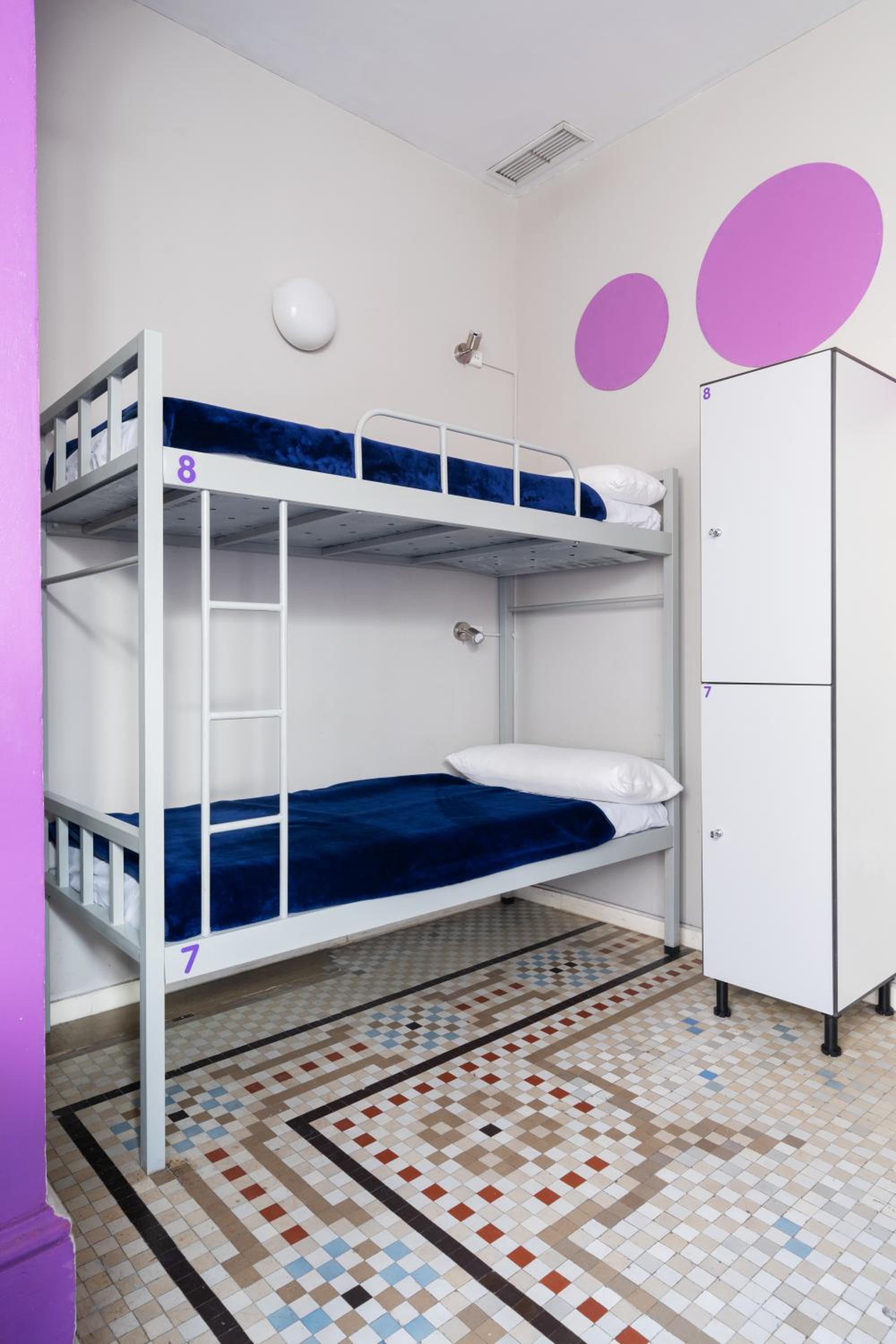 Litera en habitación compartida de mujeres