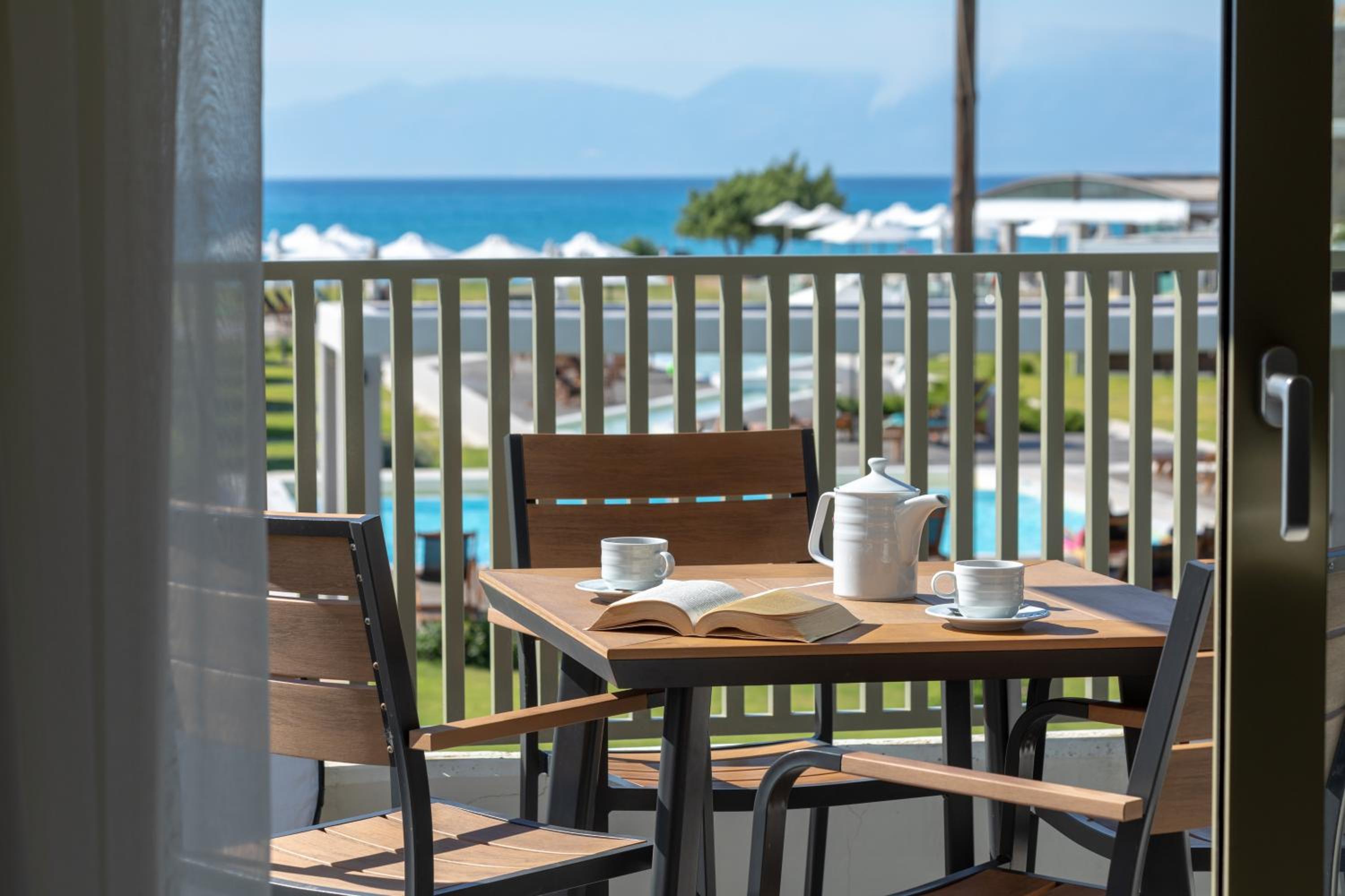 Double Suite with Balcony and Sea View photo 2