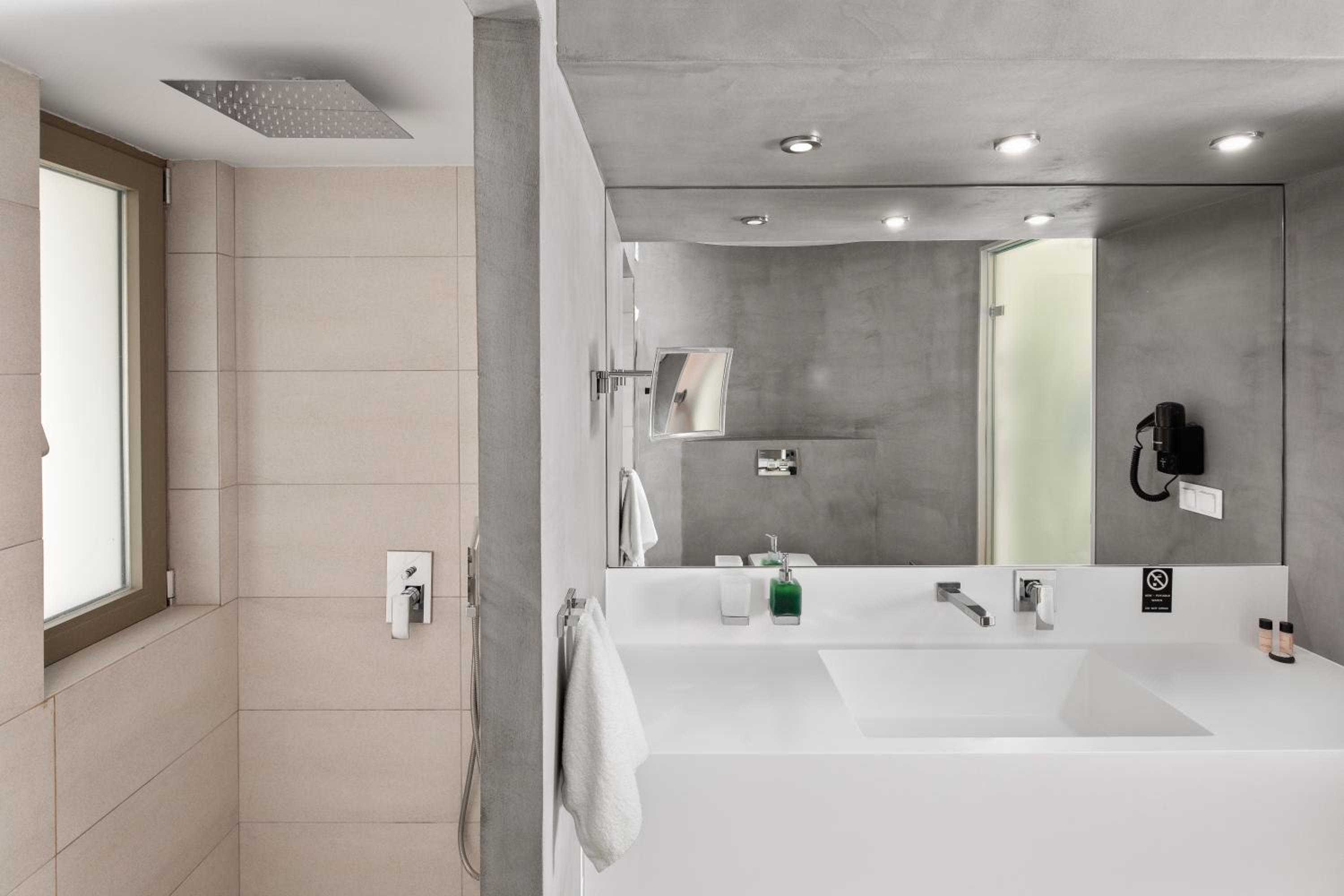 Double Suite with Balcony and Sea View photo 3