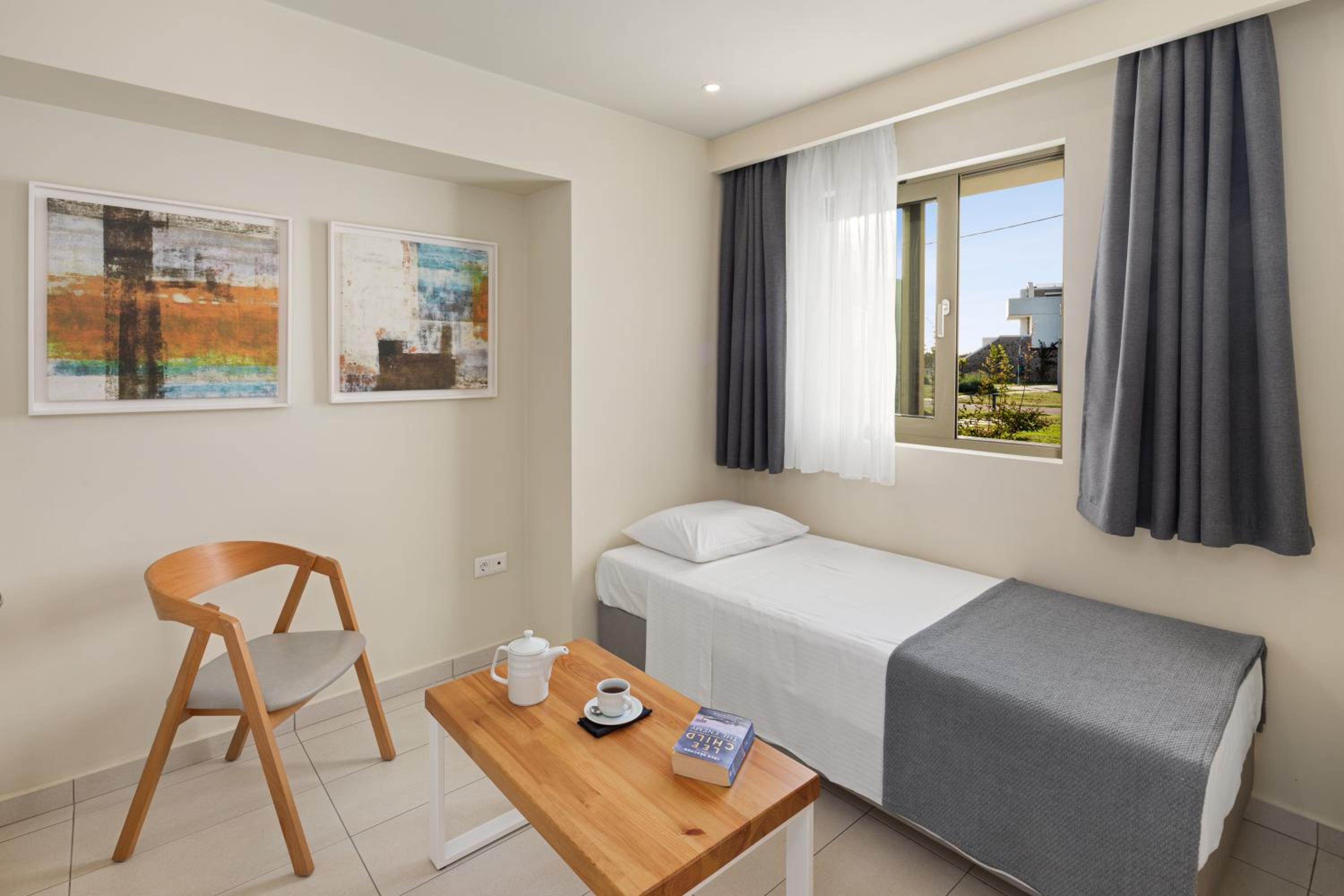 Double Suite with Limited Sea view and Garden View photo 3