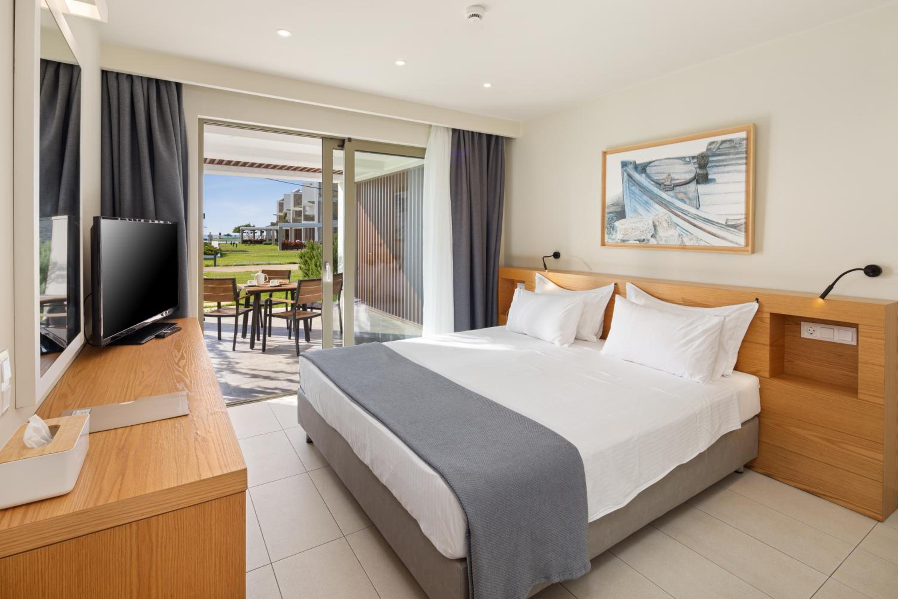 Double Suite with Limited Sea view and Garden View photo 1