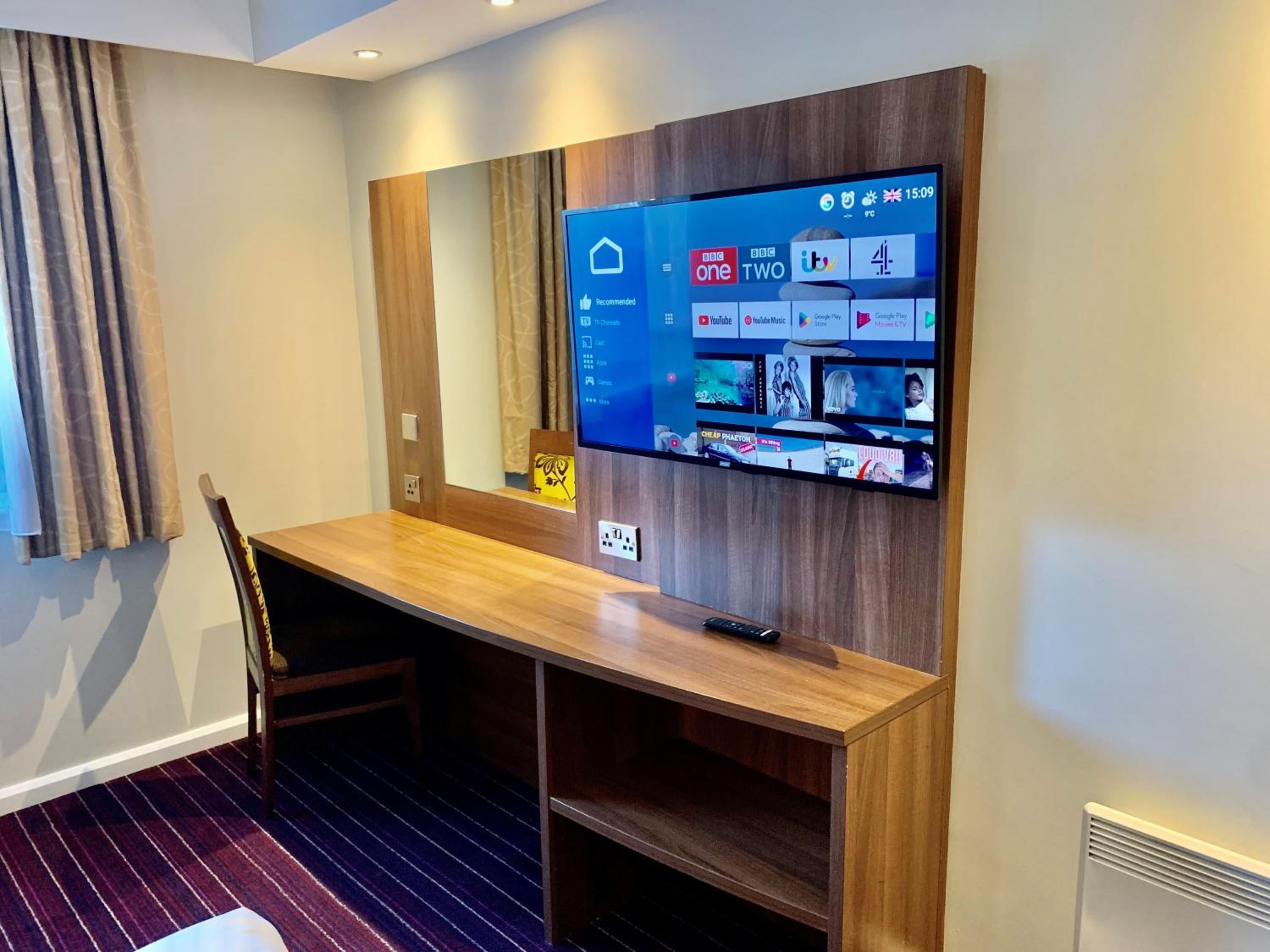 Family Room - Non-Smoking - Photo 5