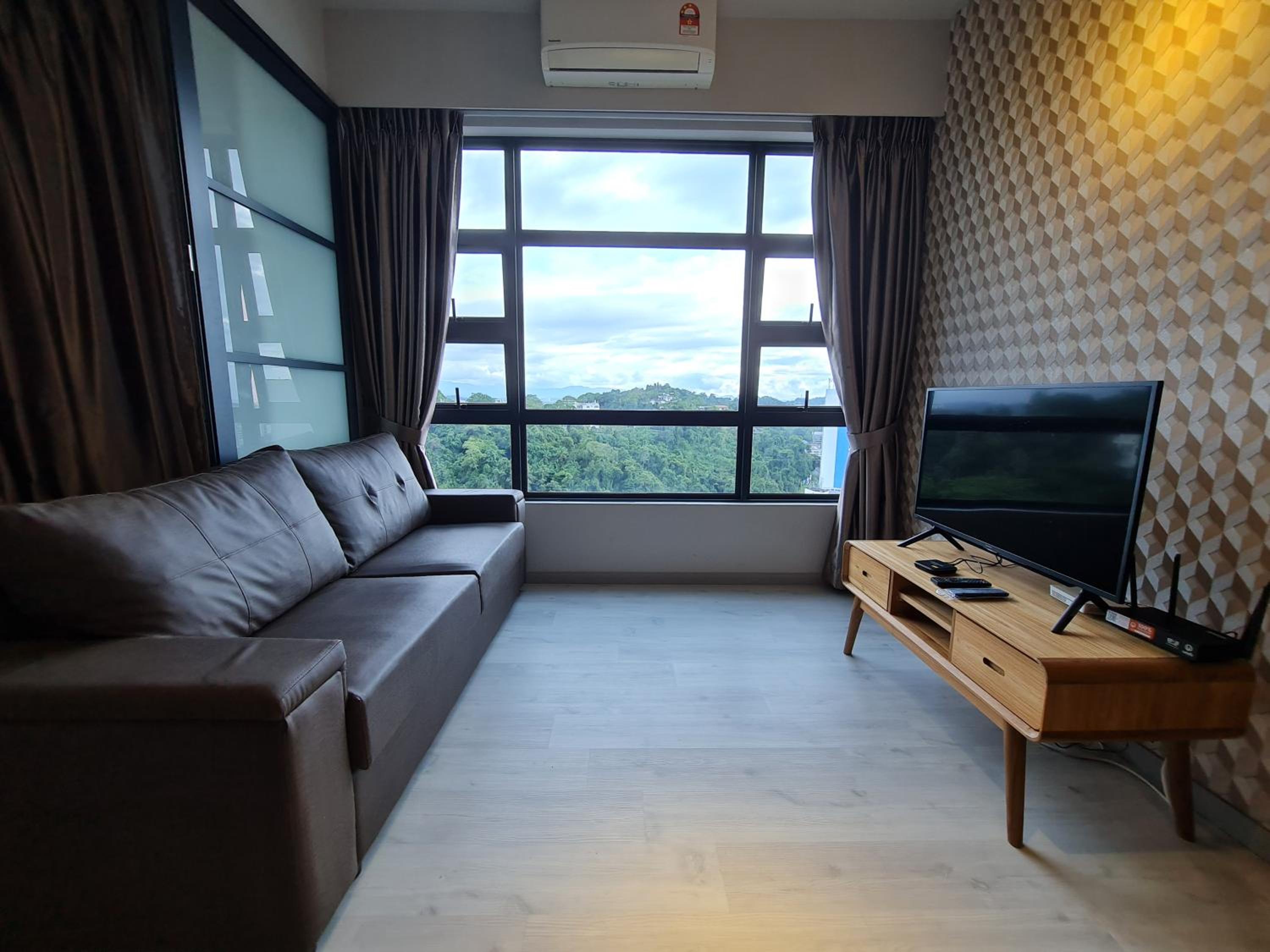 Apartment with Mountain View