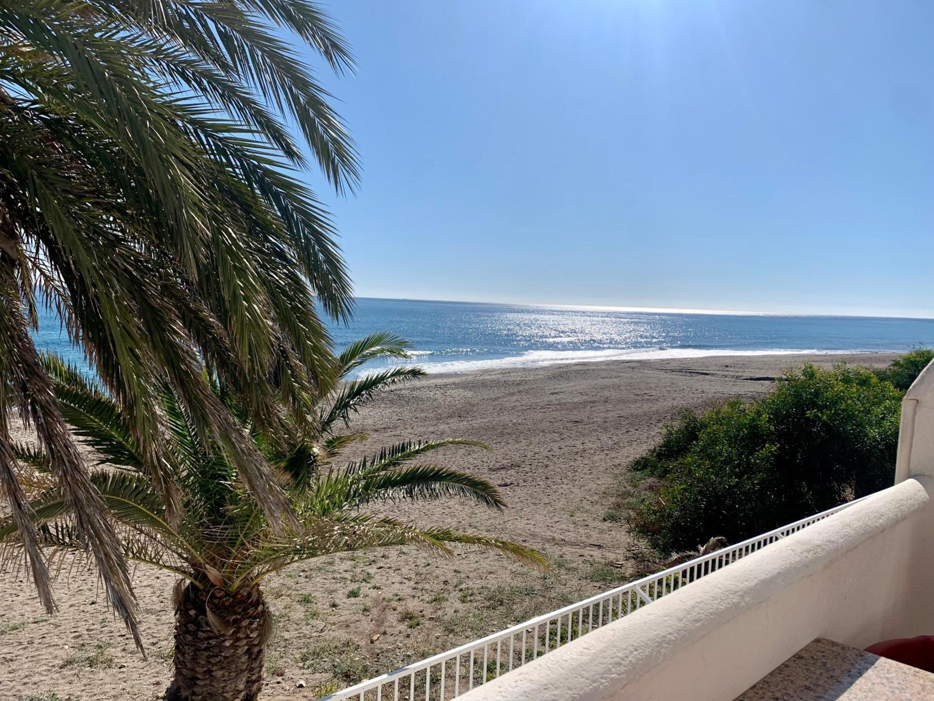 Double Room with Sea View - Photo 17