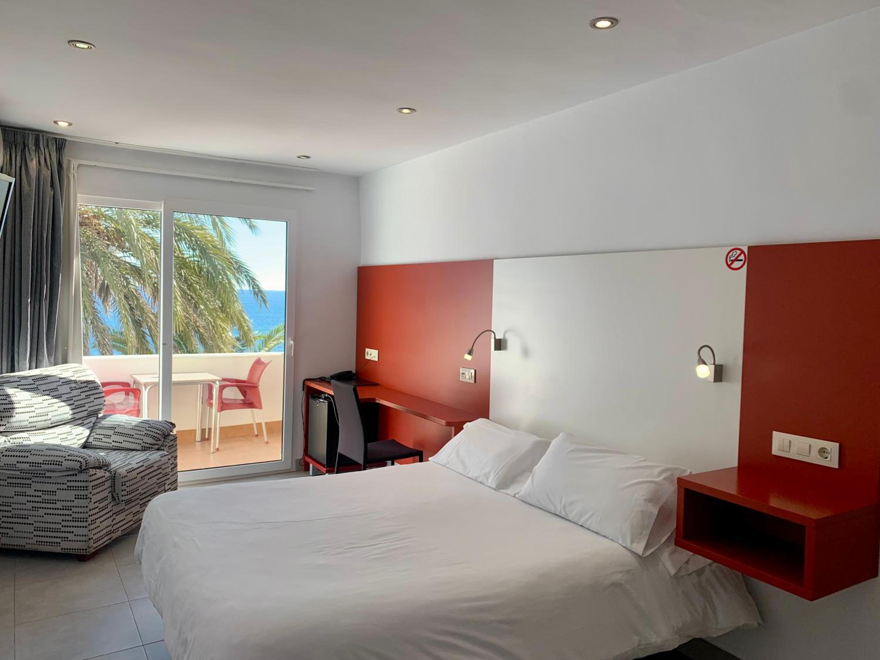 Double Room with Sea View - Photo 1