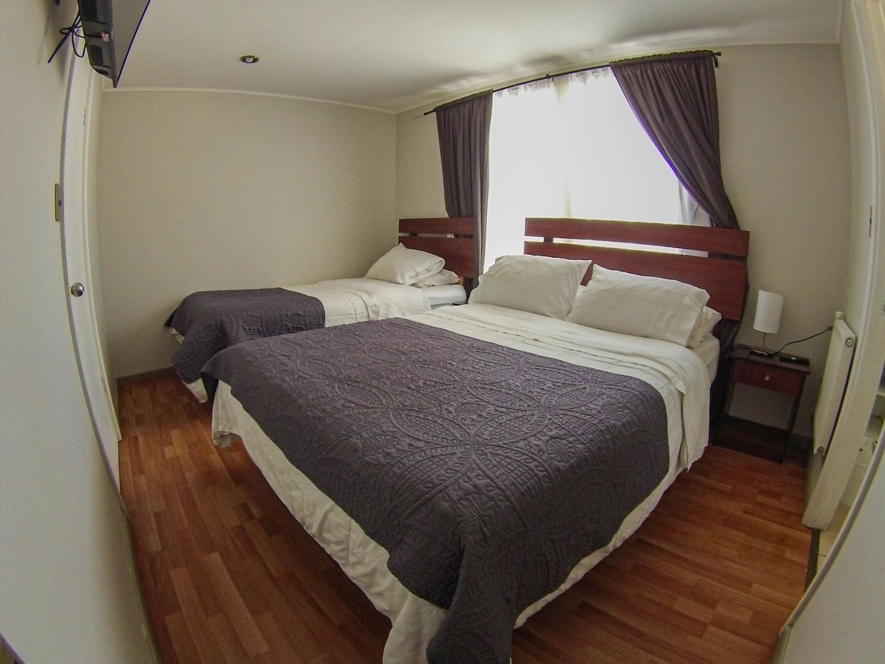 Twin Room with Private Bathroom photo 2