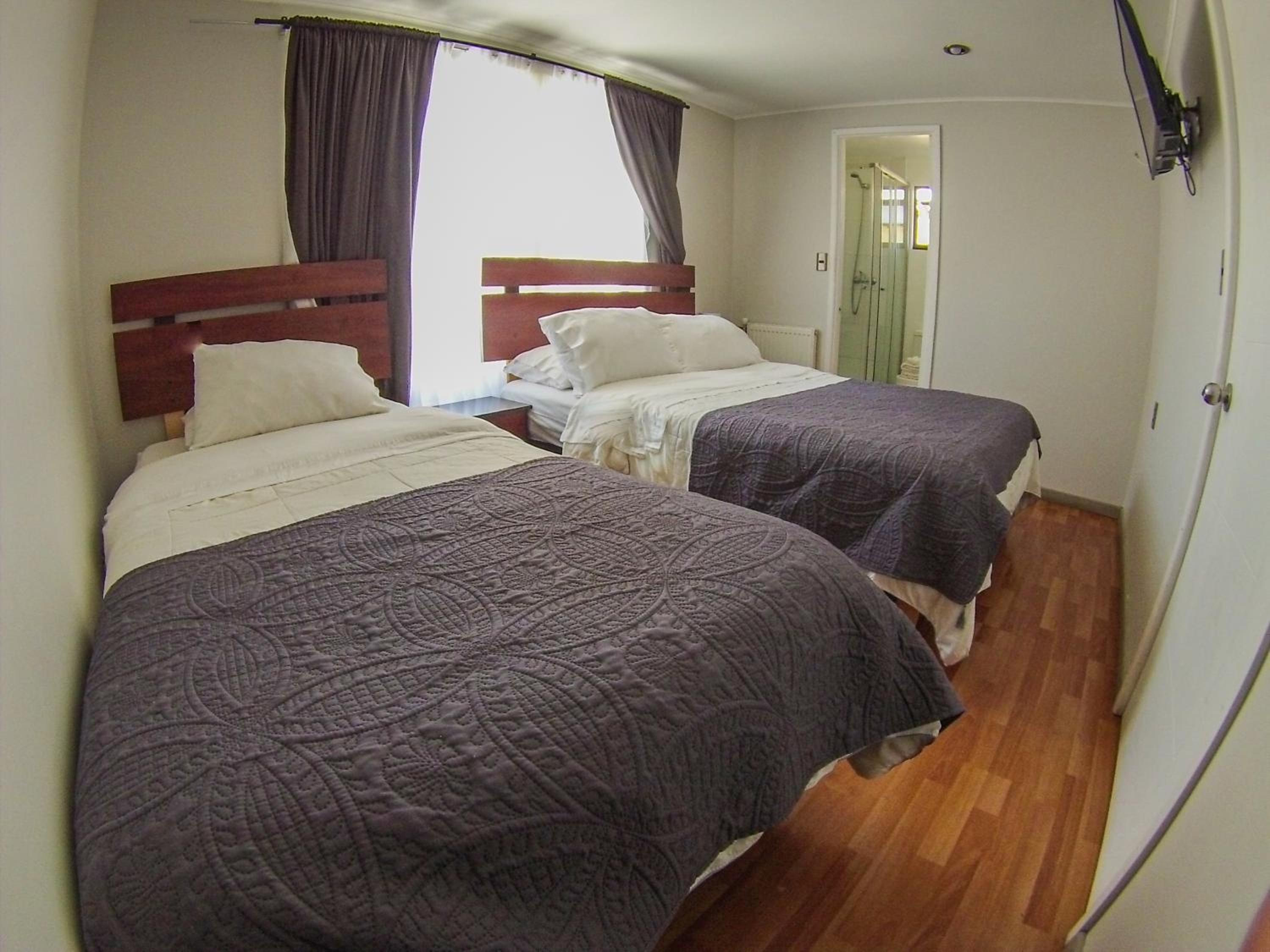 Twin Room with Private Bathroom photo 3