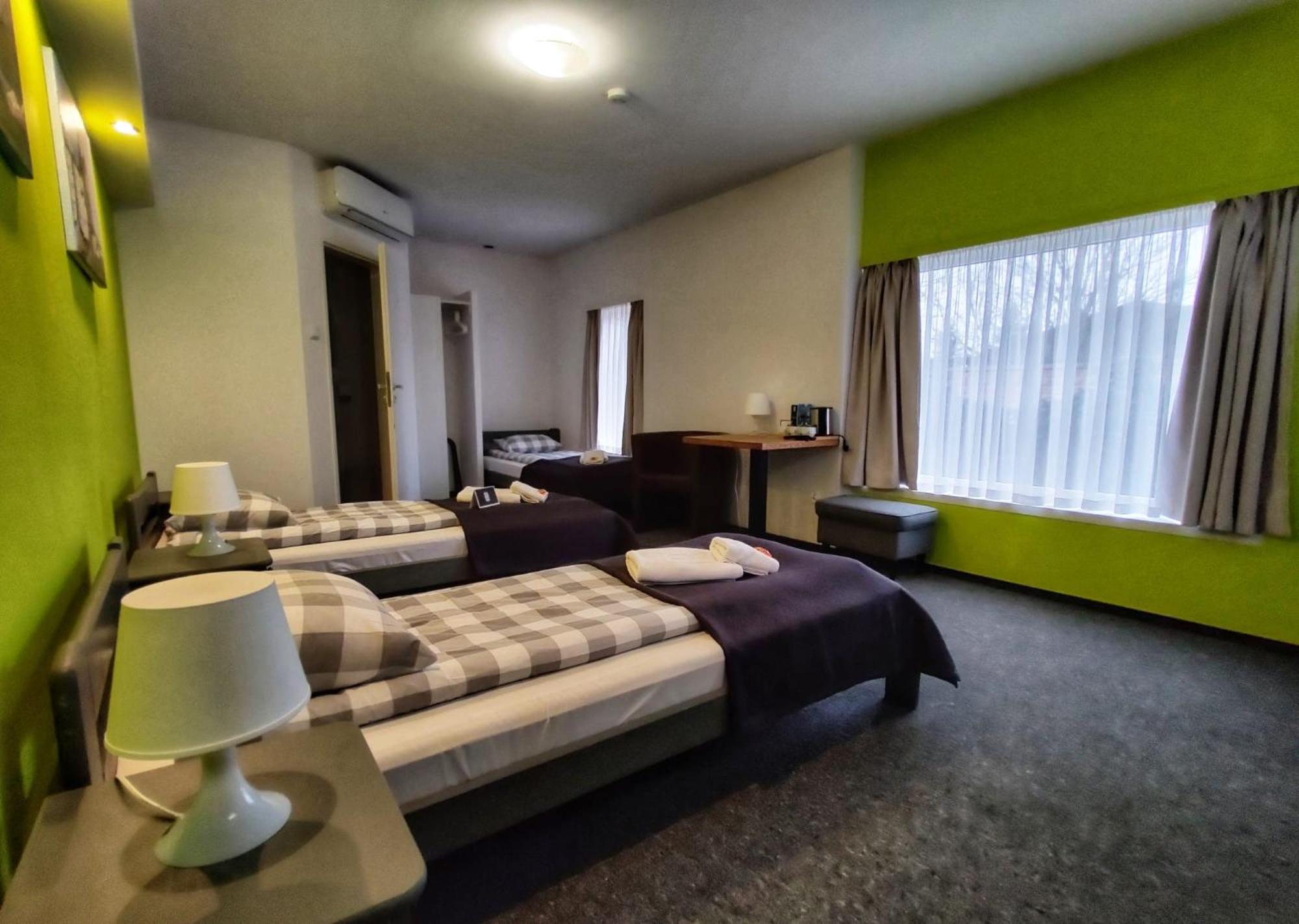 Triple Room - Photo 8