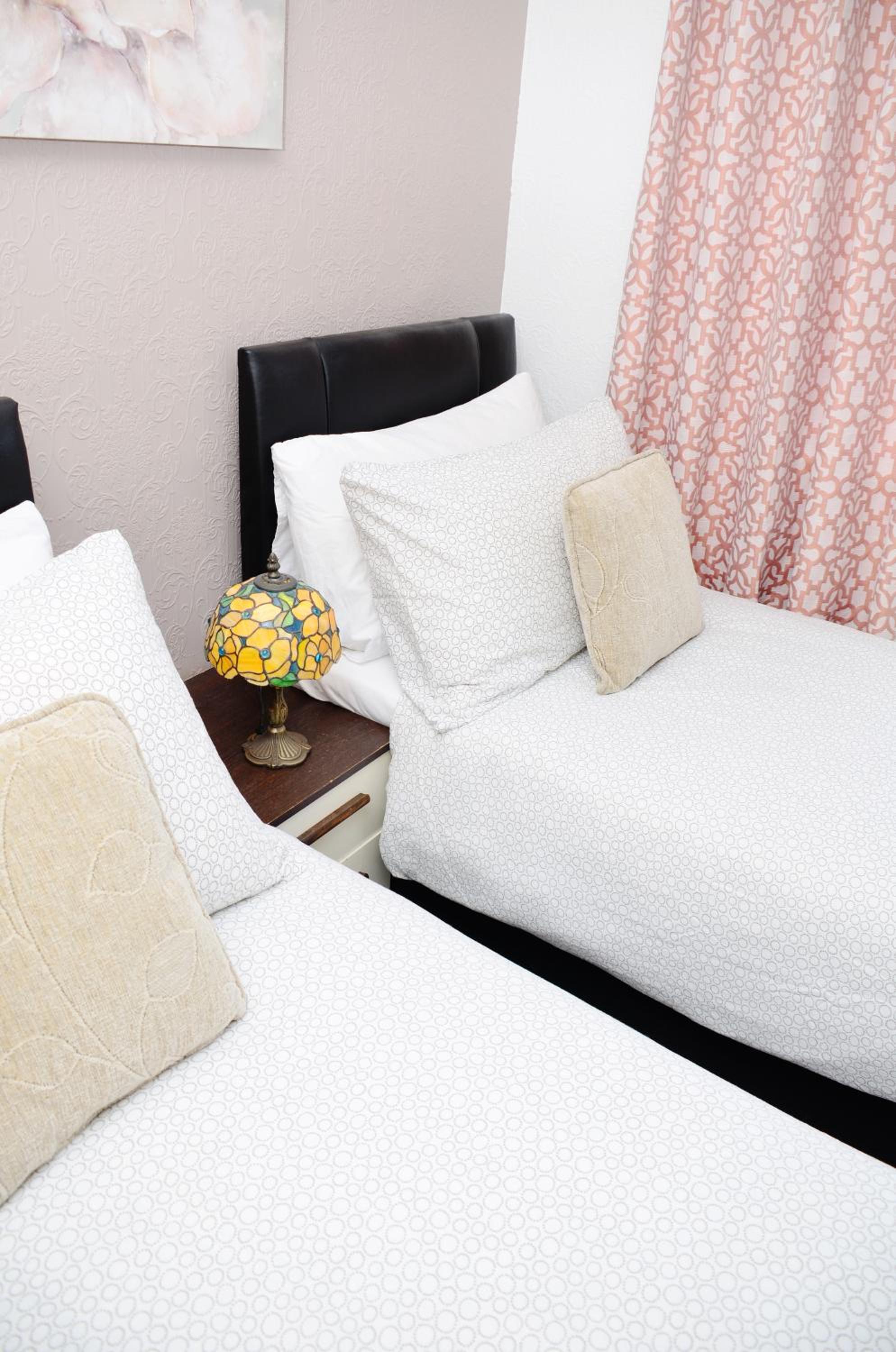Double Room with Shared Bathroom photo 2