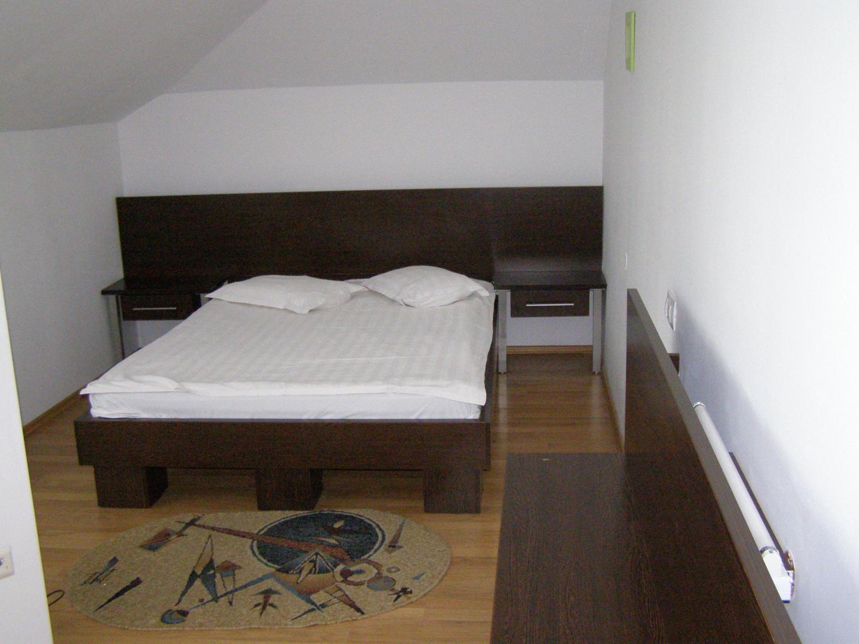 Double - Photo 8