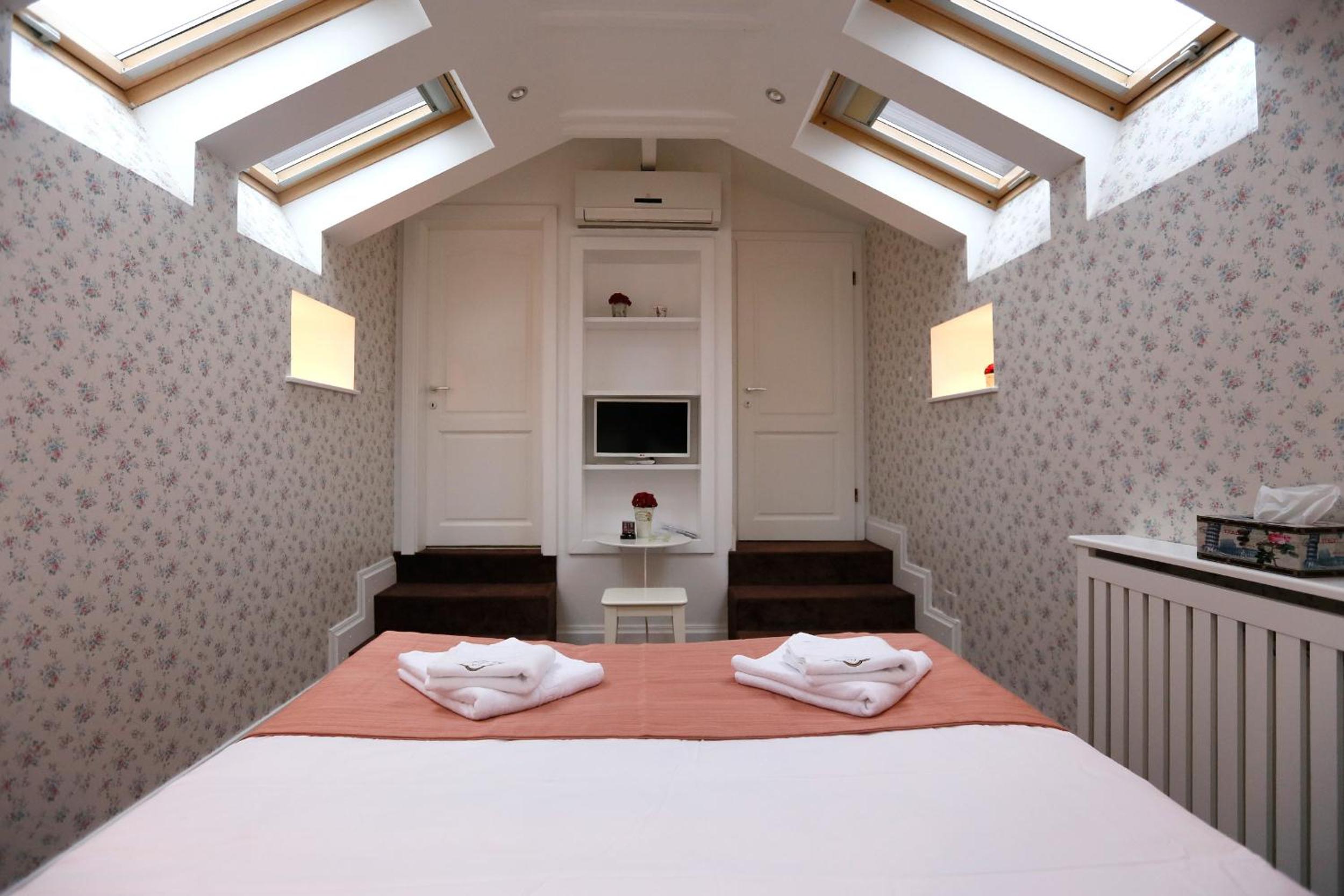 Double Room - Photo 9