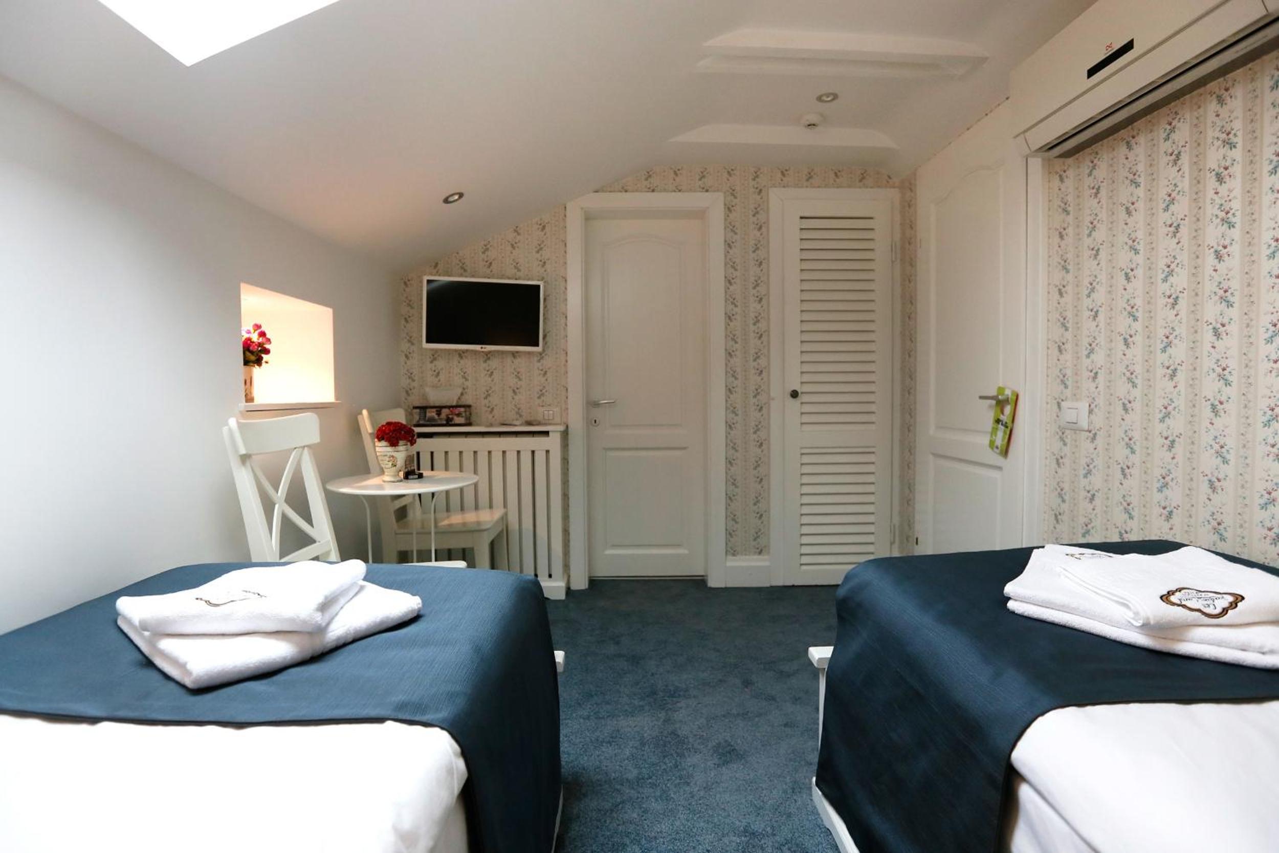 Double or Twin Room photo 3
