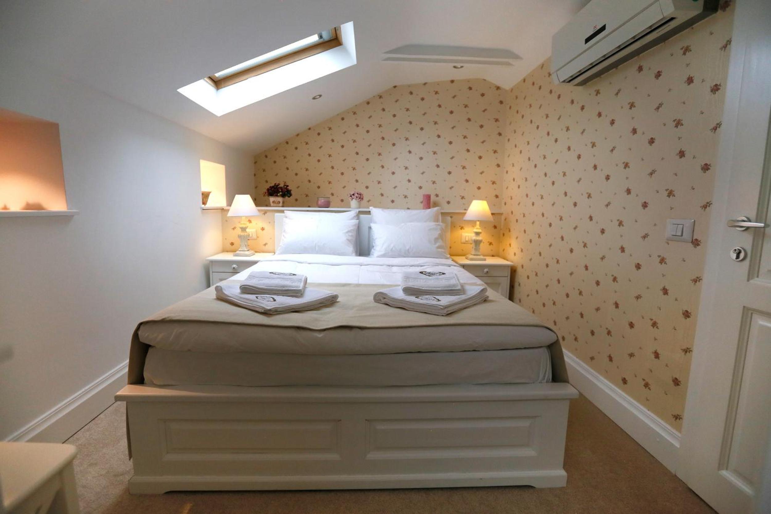 Double Room - Photo 14
