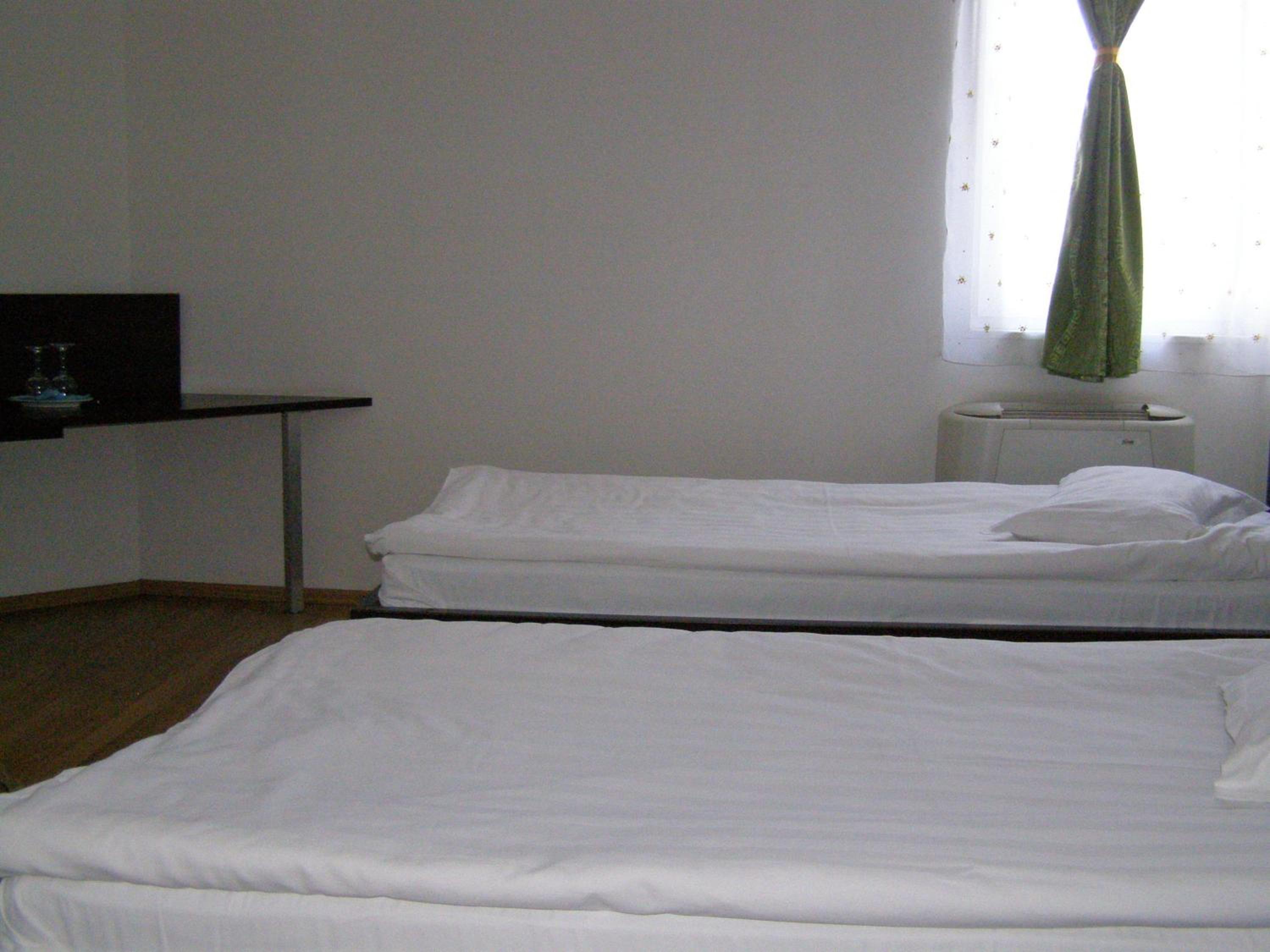 Twin Room - Photo 2