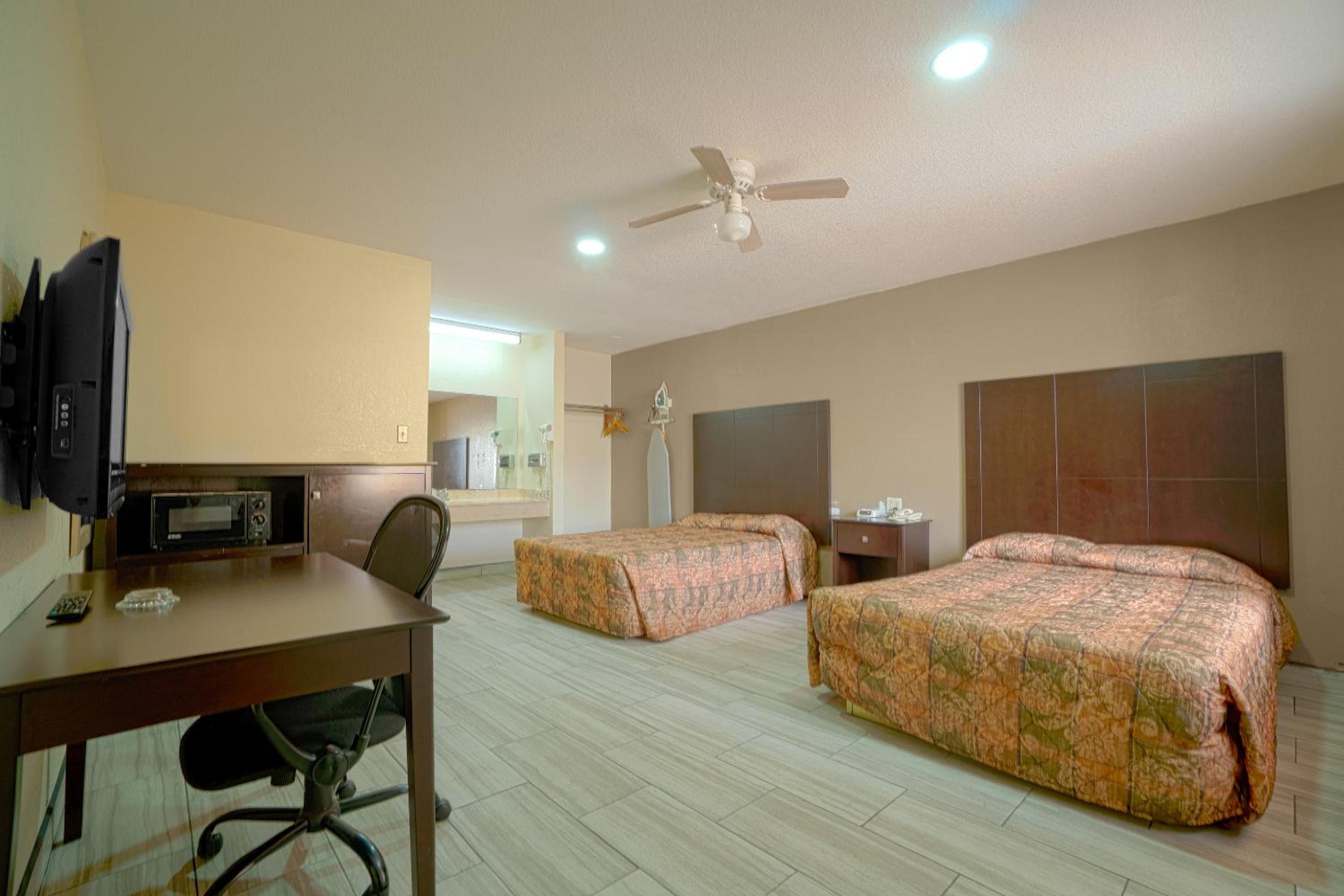 2 Full Beds Non-Smoking - Photo 6