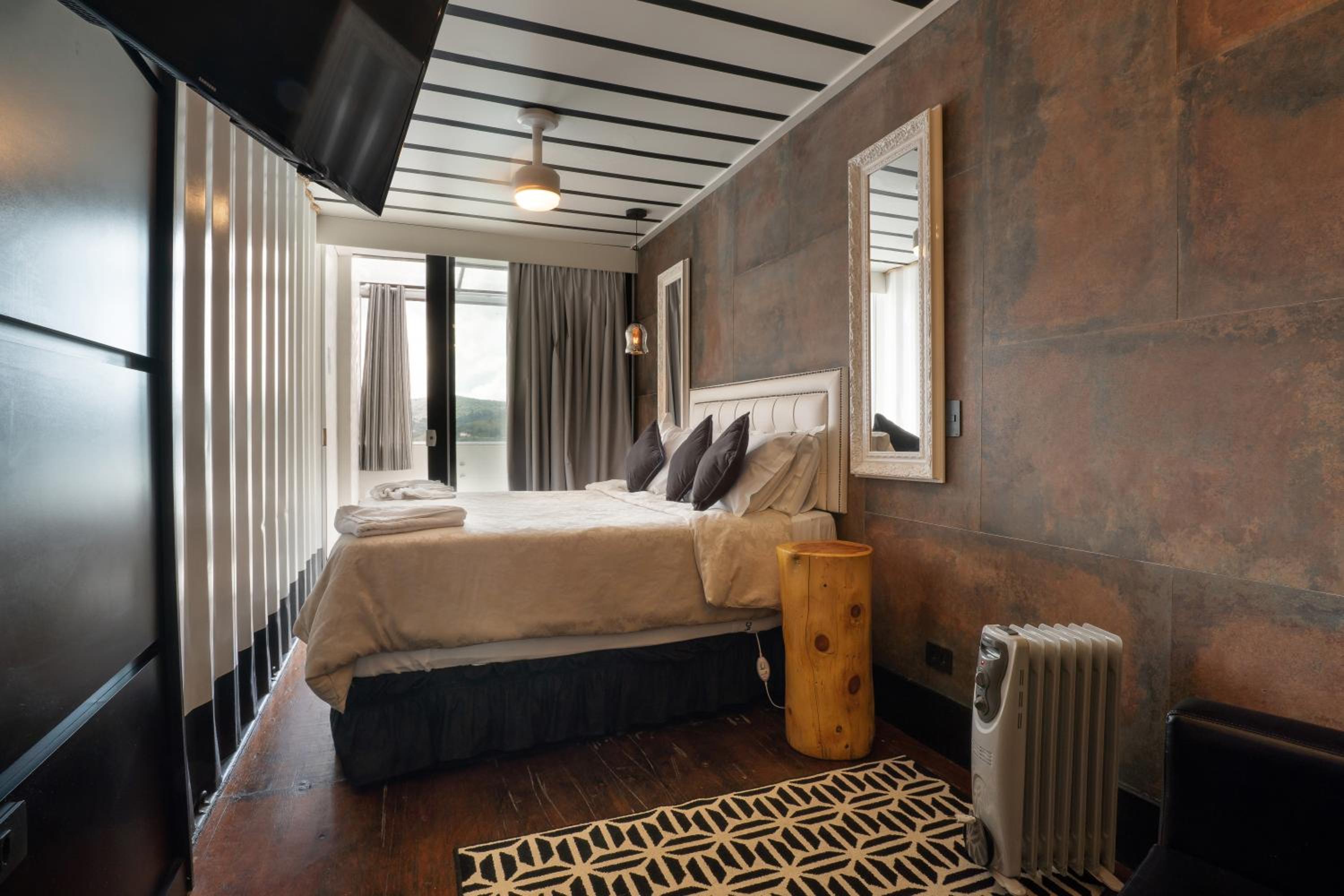 Double Room with Spa Bath photo 2