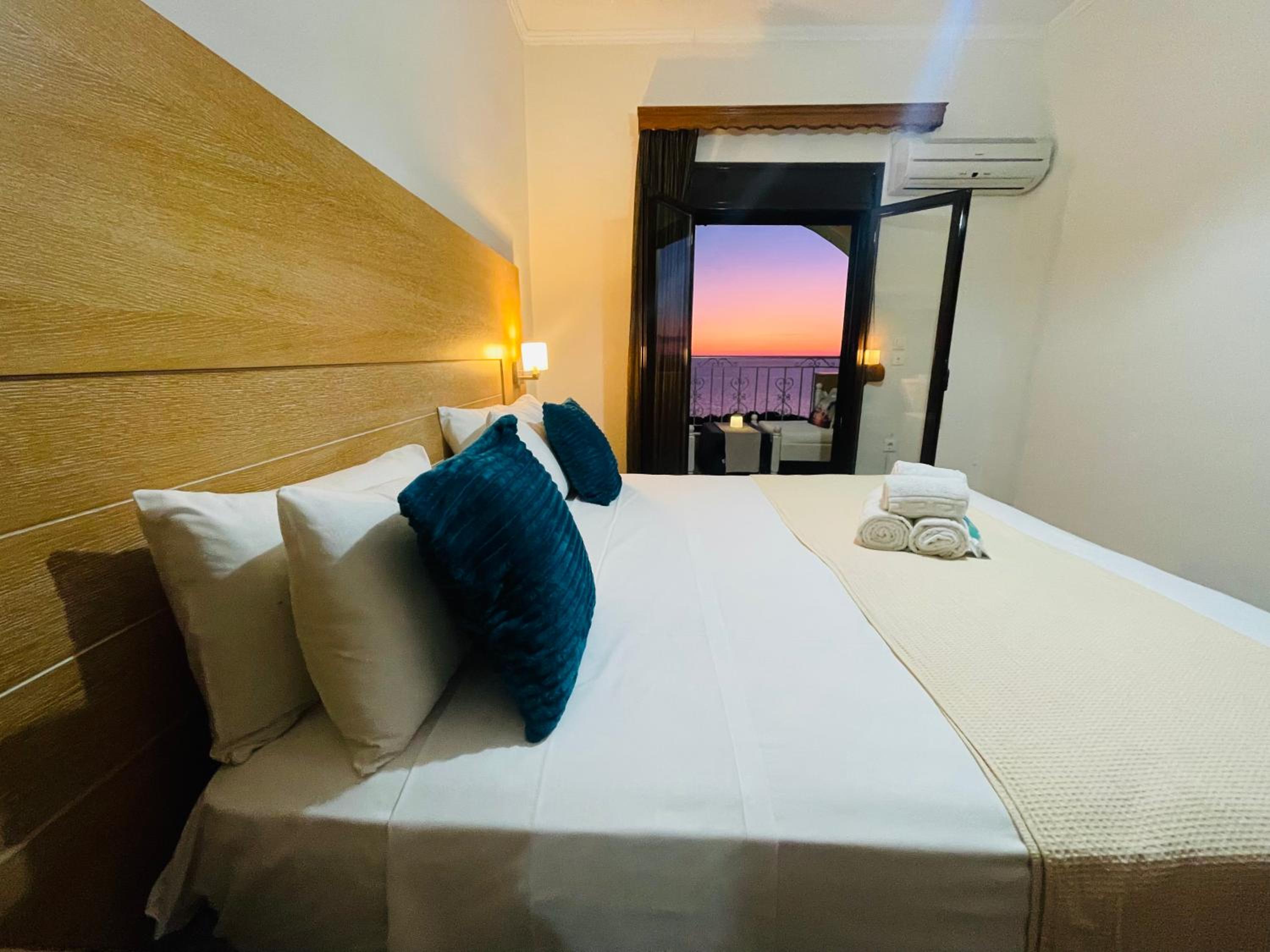 Deluxe Double or Twin Room with Sea View