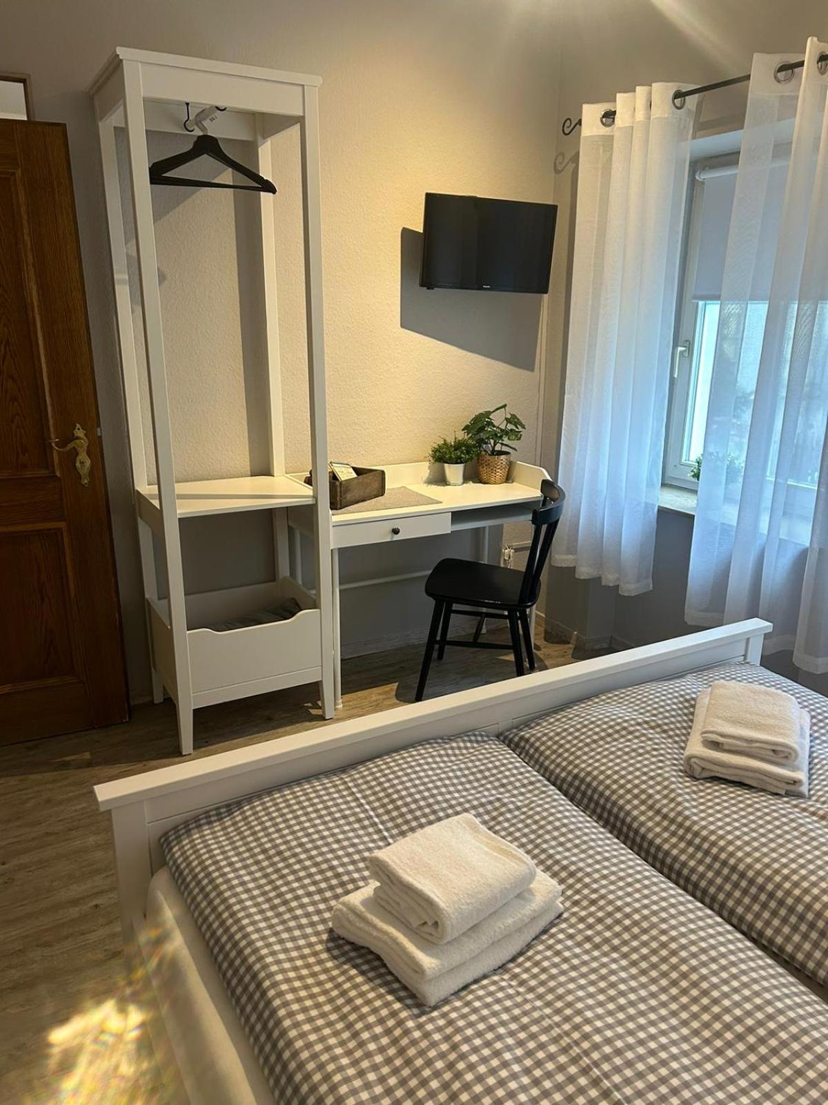 Double Room - Photo 3