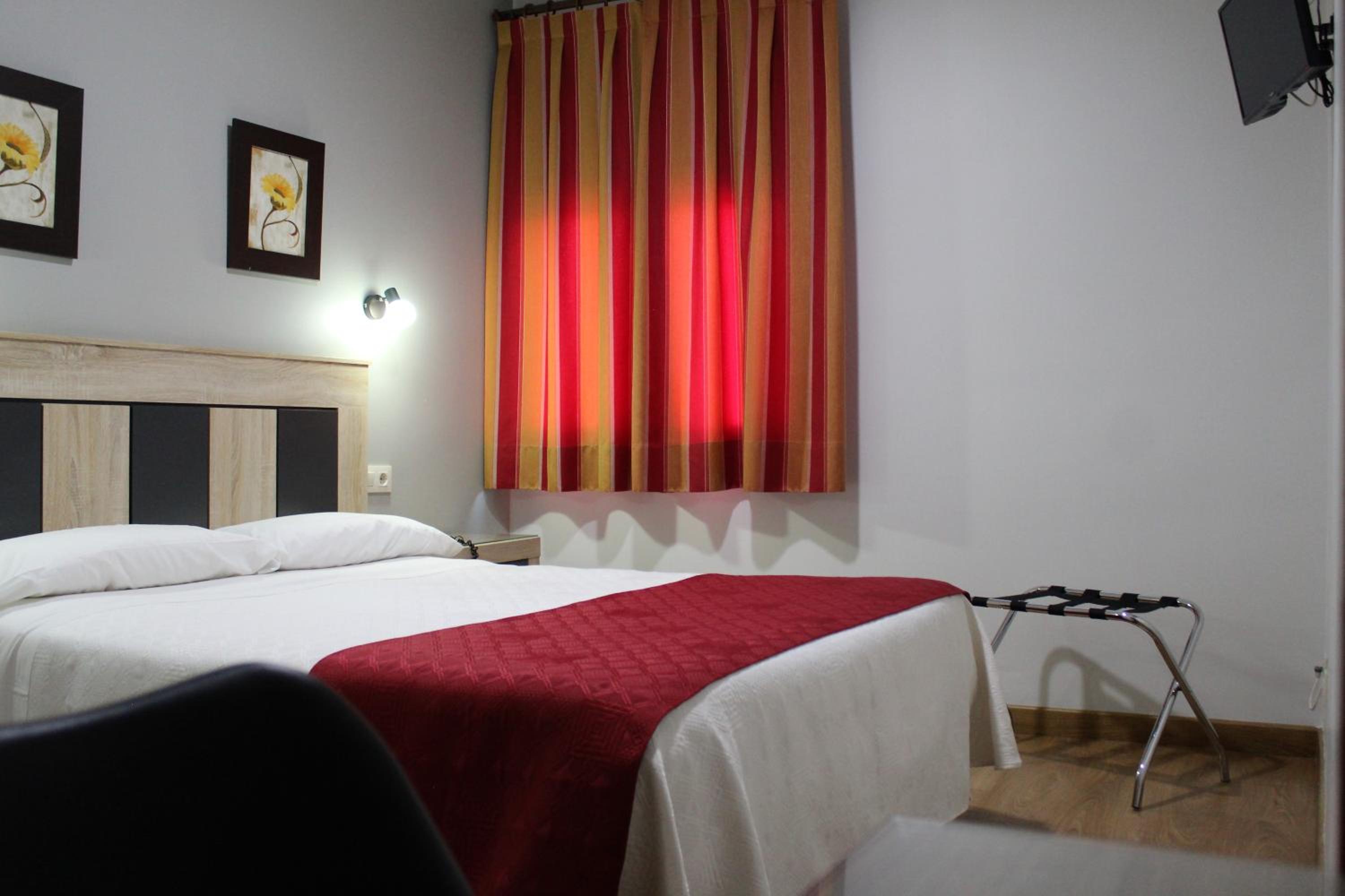 Double Room - Photo 6
