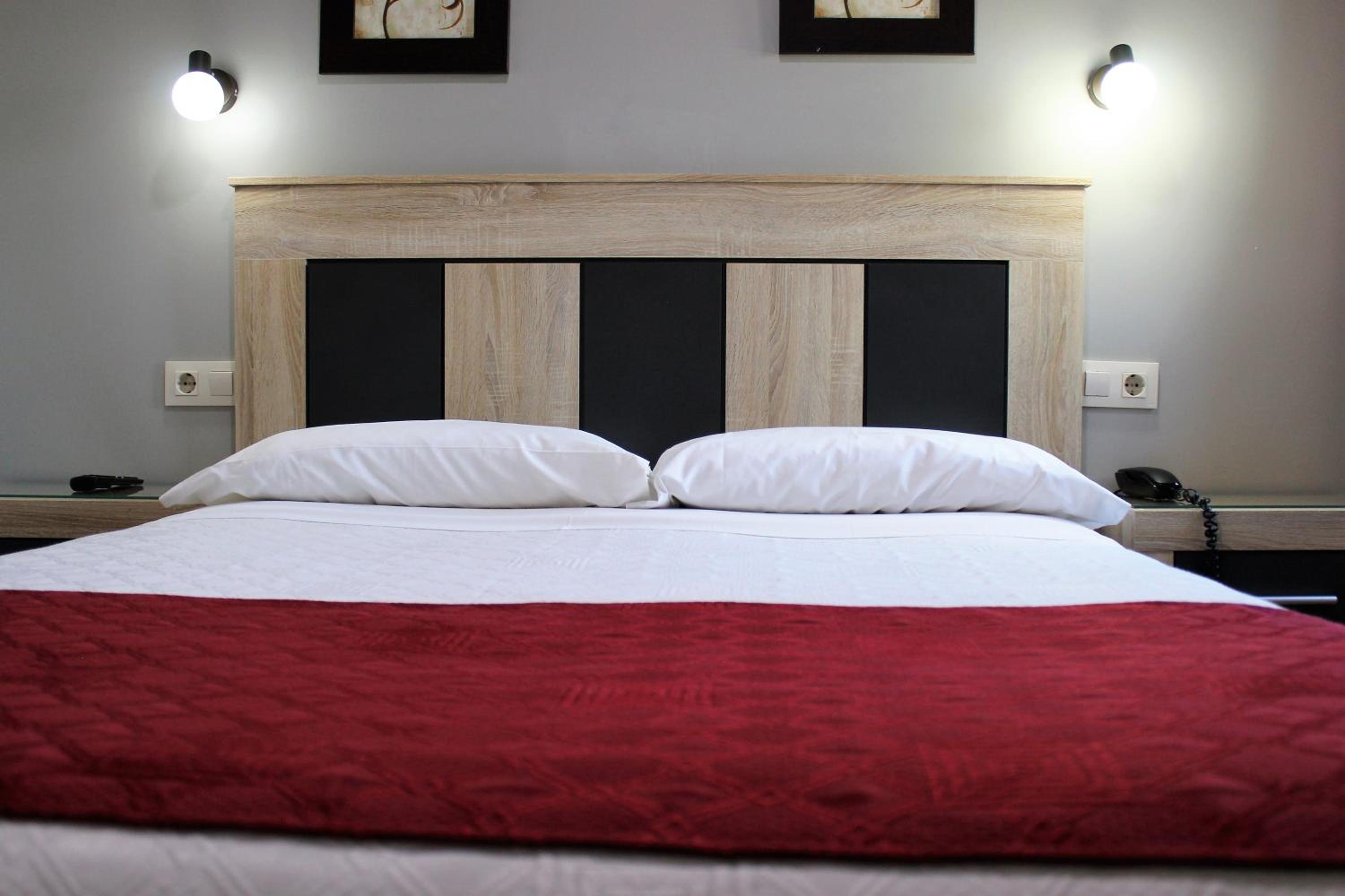 Double Room - Photo 5