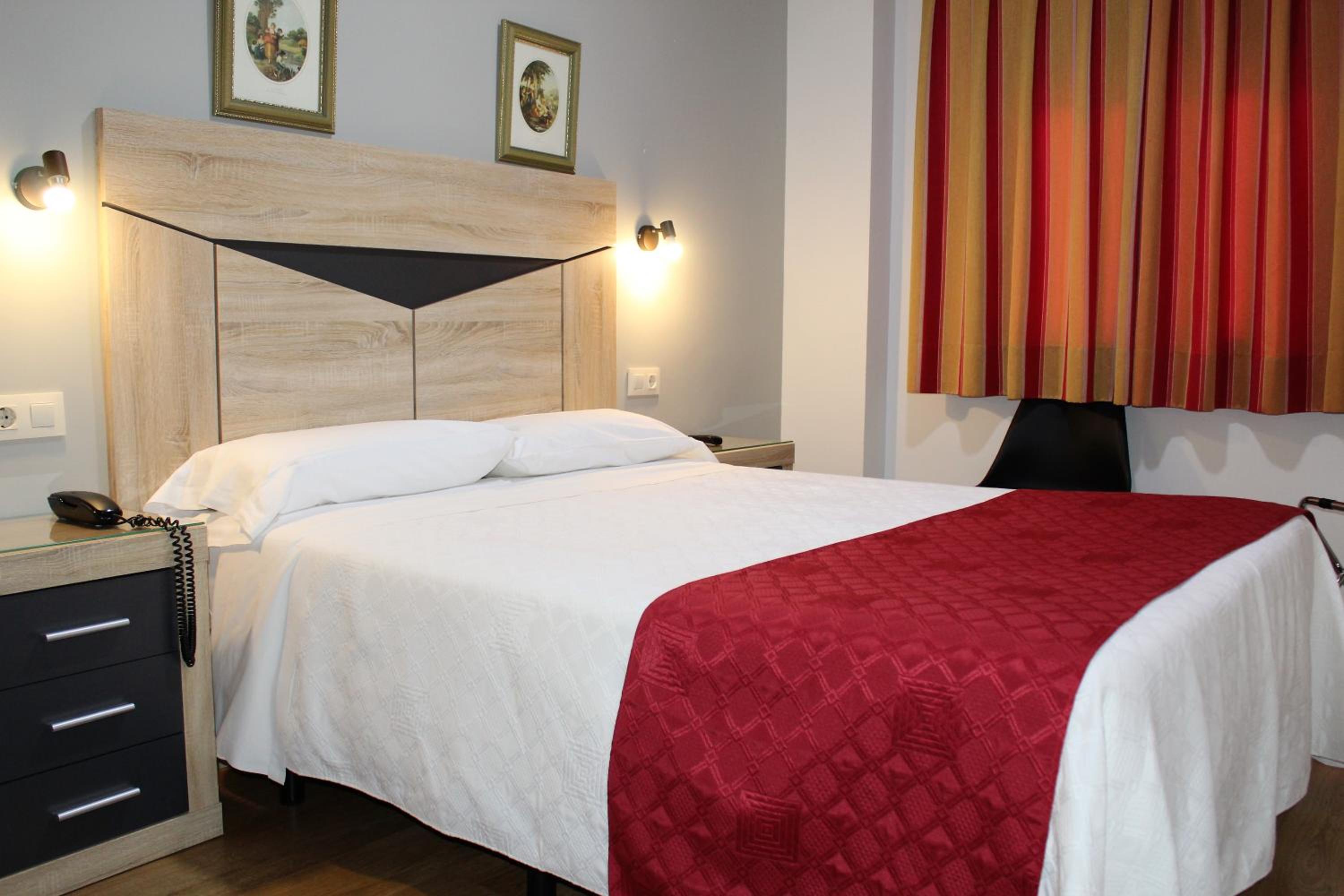 Double Room - Photo 8