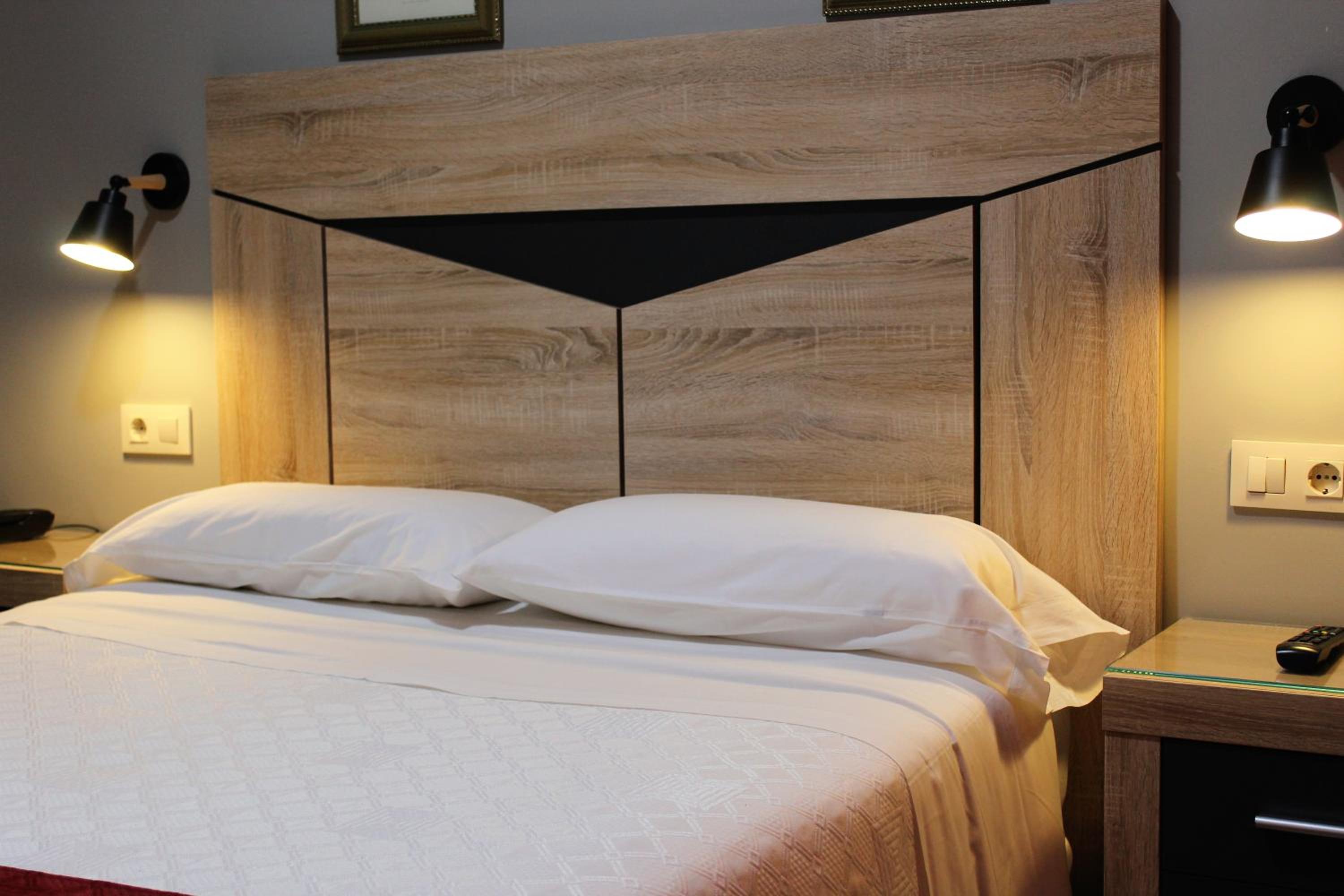 Double Room - Photo 16