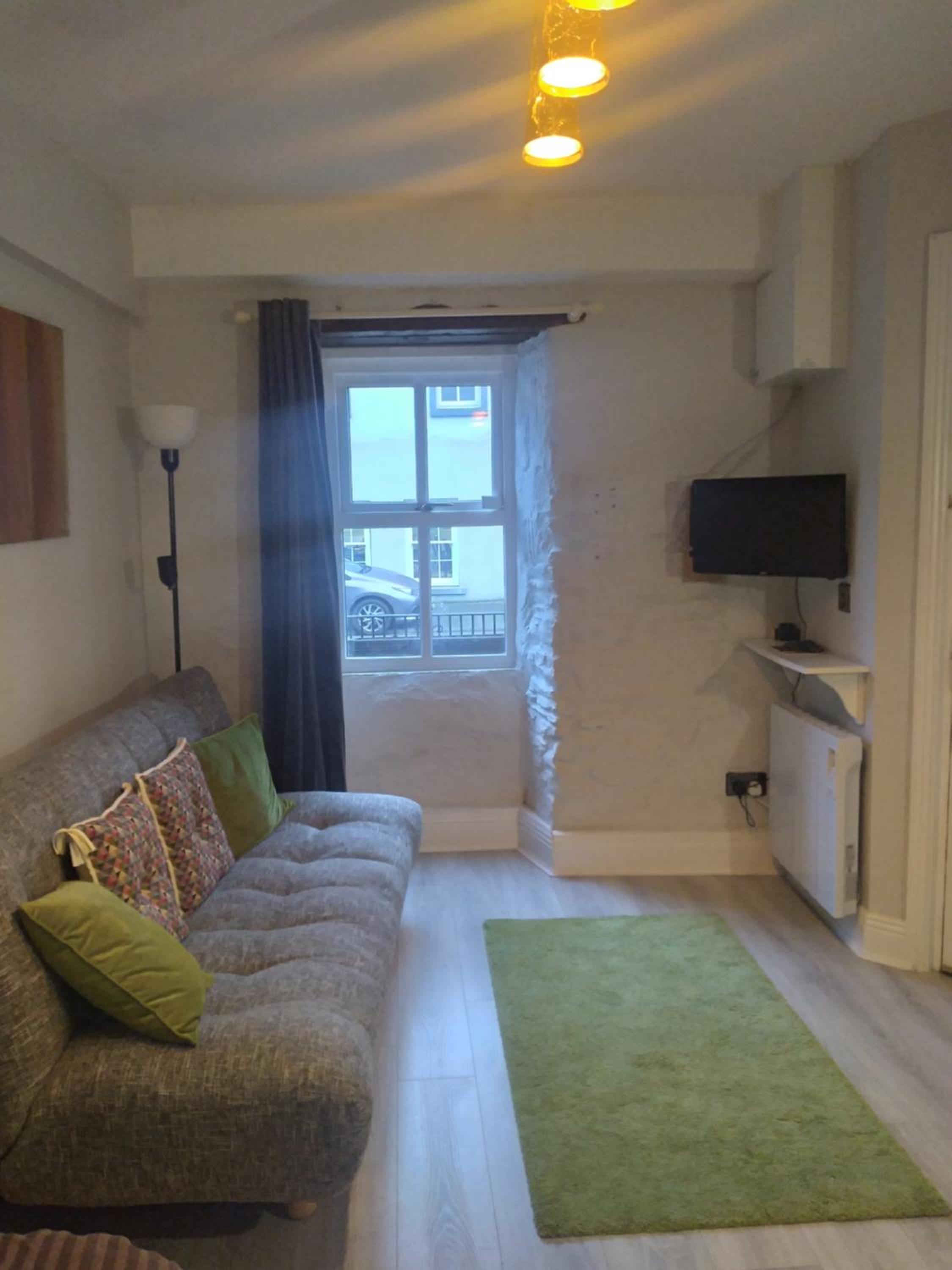 One-Bedroom Apartment - Photo 9
