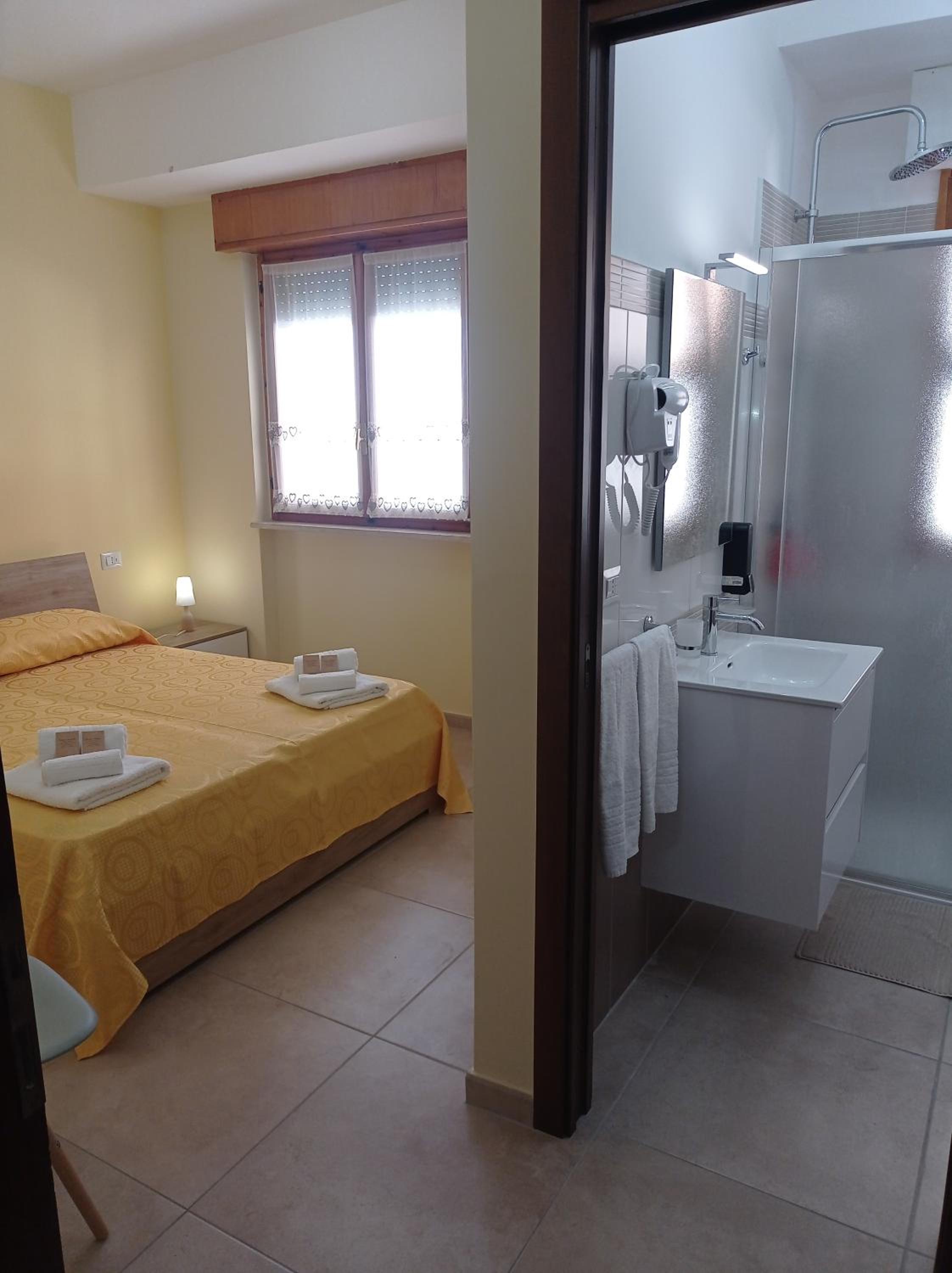 Deluxe Double Room with Side Sea View