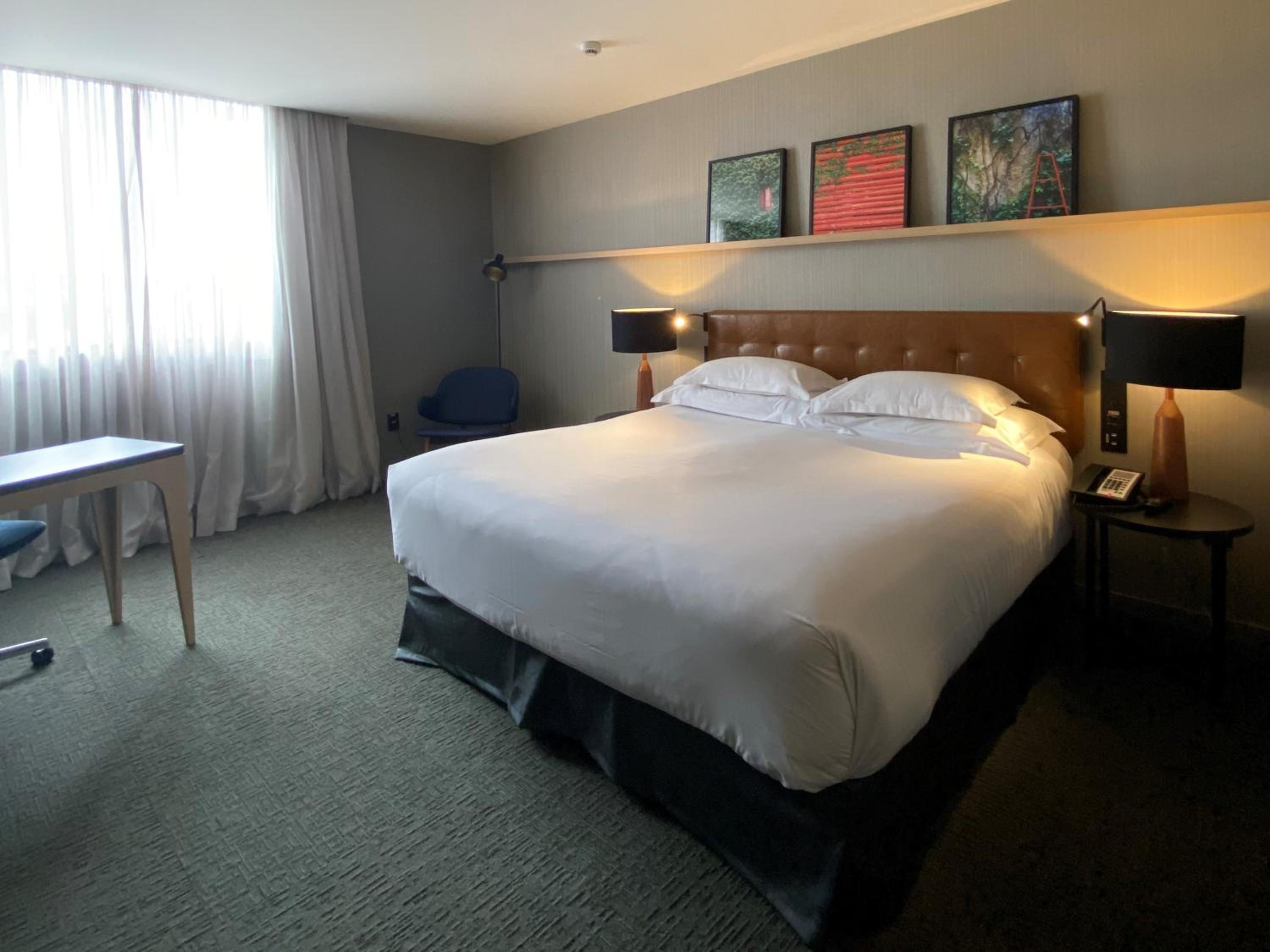 Deluxe Queen Room