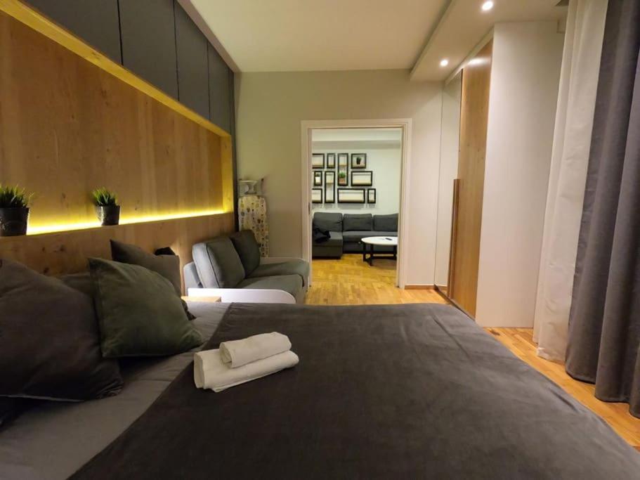 One-Bedroom Apartment photo 1