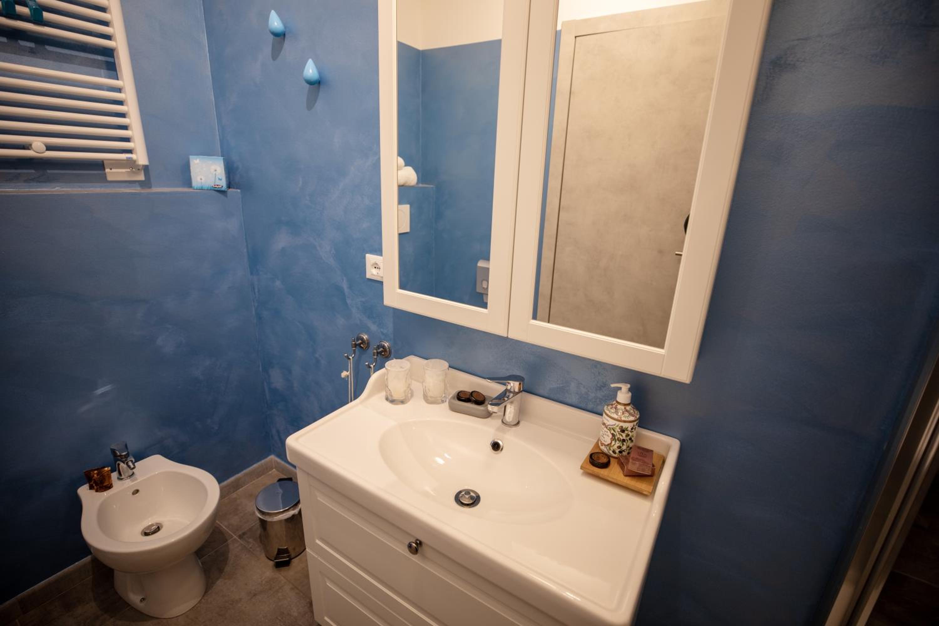 Deluxe Double Room - Photo 19