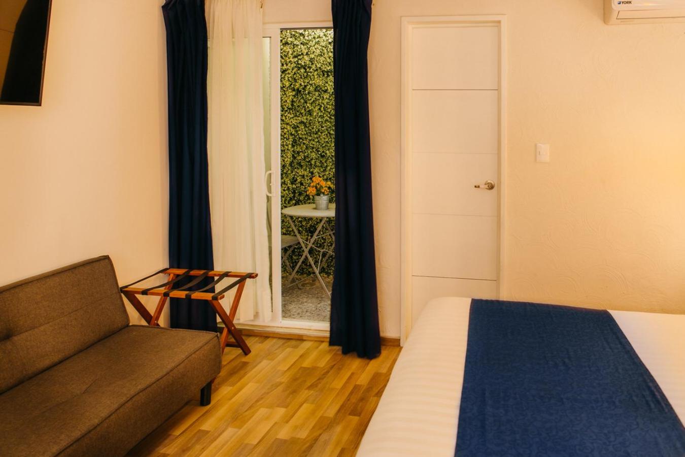 Deluxe Junior Suite - Photo 7