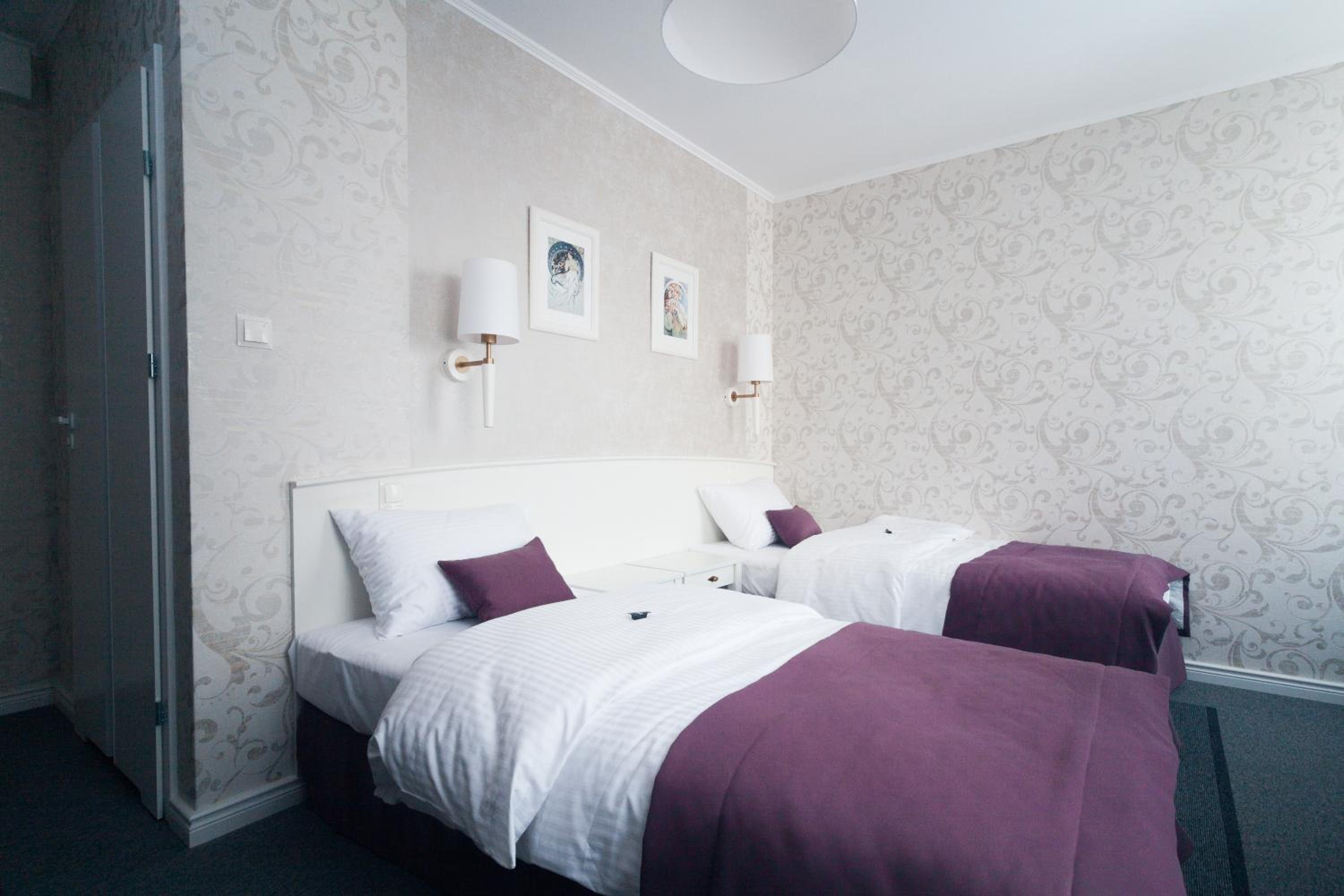 Twin Room - Photo 3