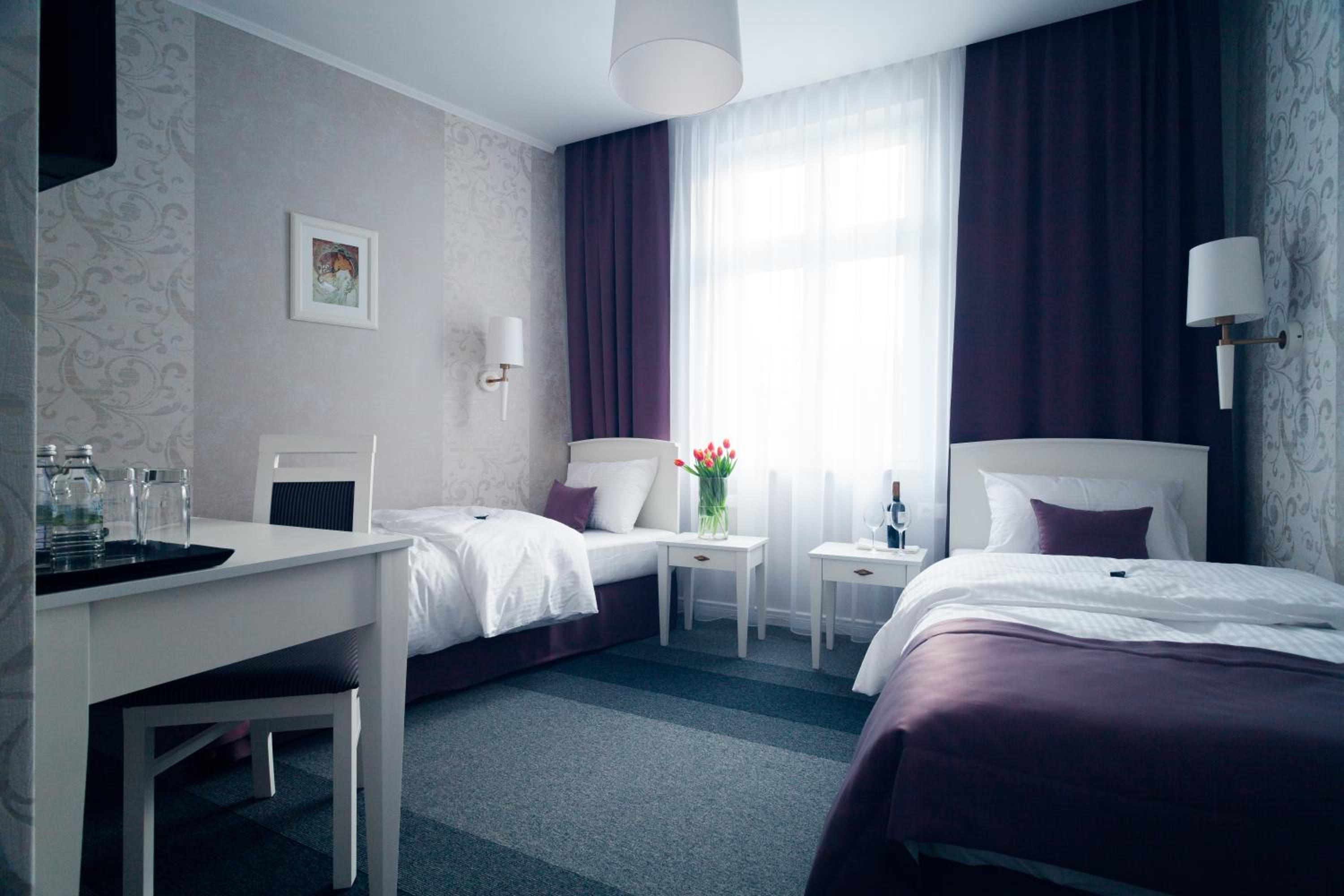 Twin Room - Photo 2