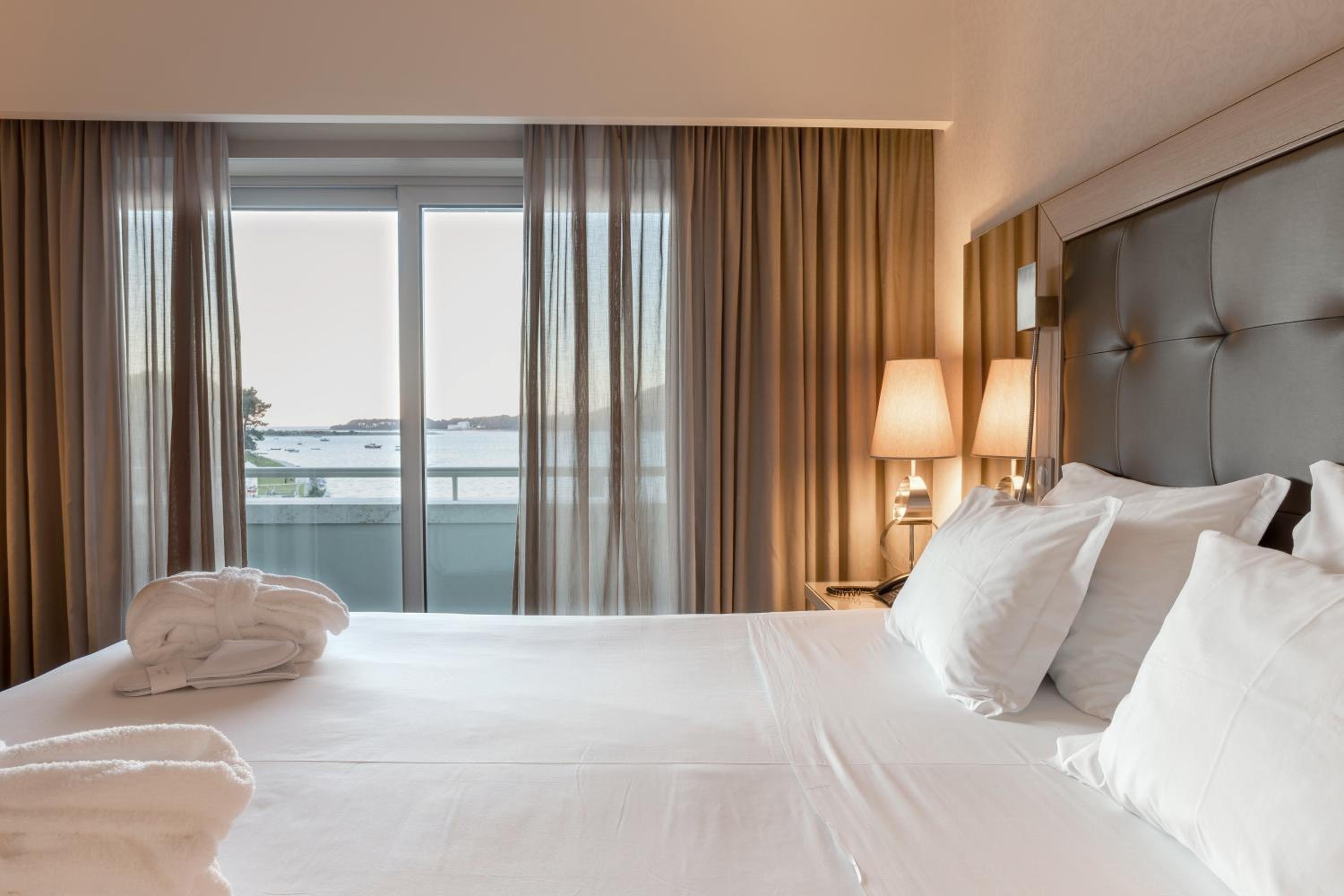 Double Room with River View and Spa Access photo 1