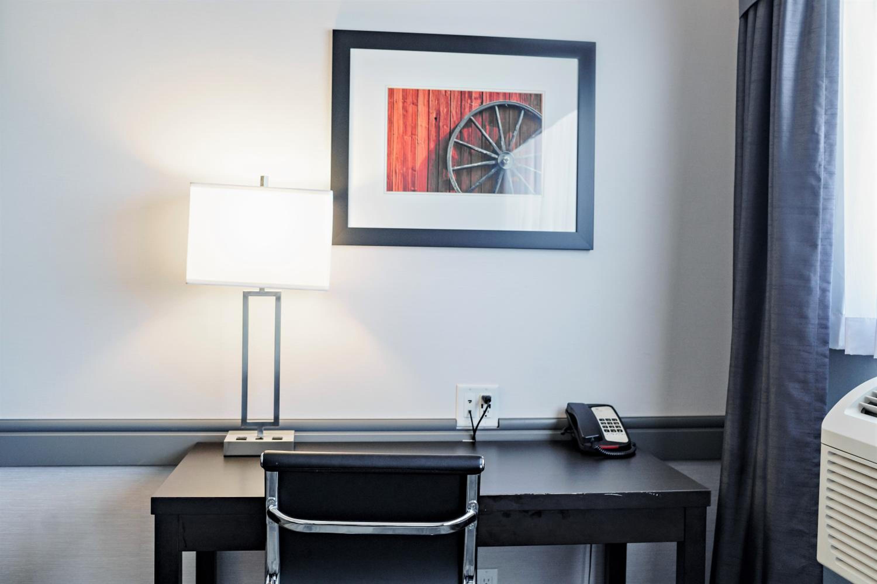 Extended Stay King Room with Kitchenette - Non-Smoking photo 3
