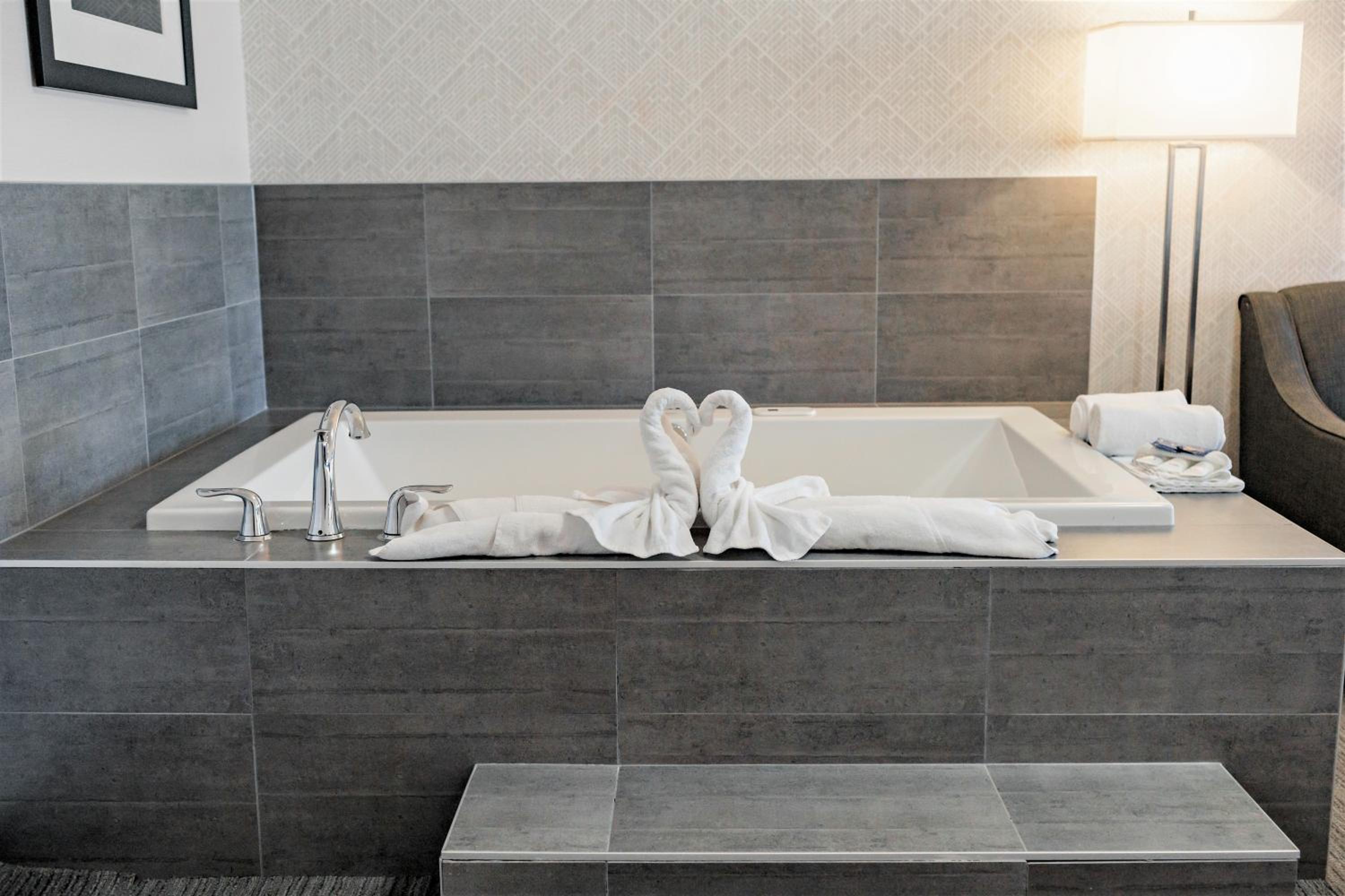 King Room with Sofa Bed and Whirlpool - Non-Smoking photo 3