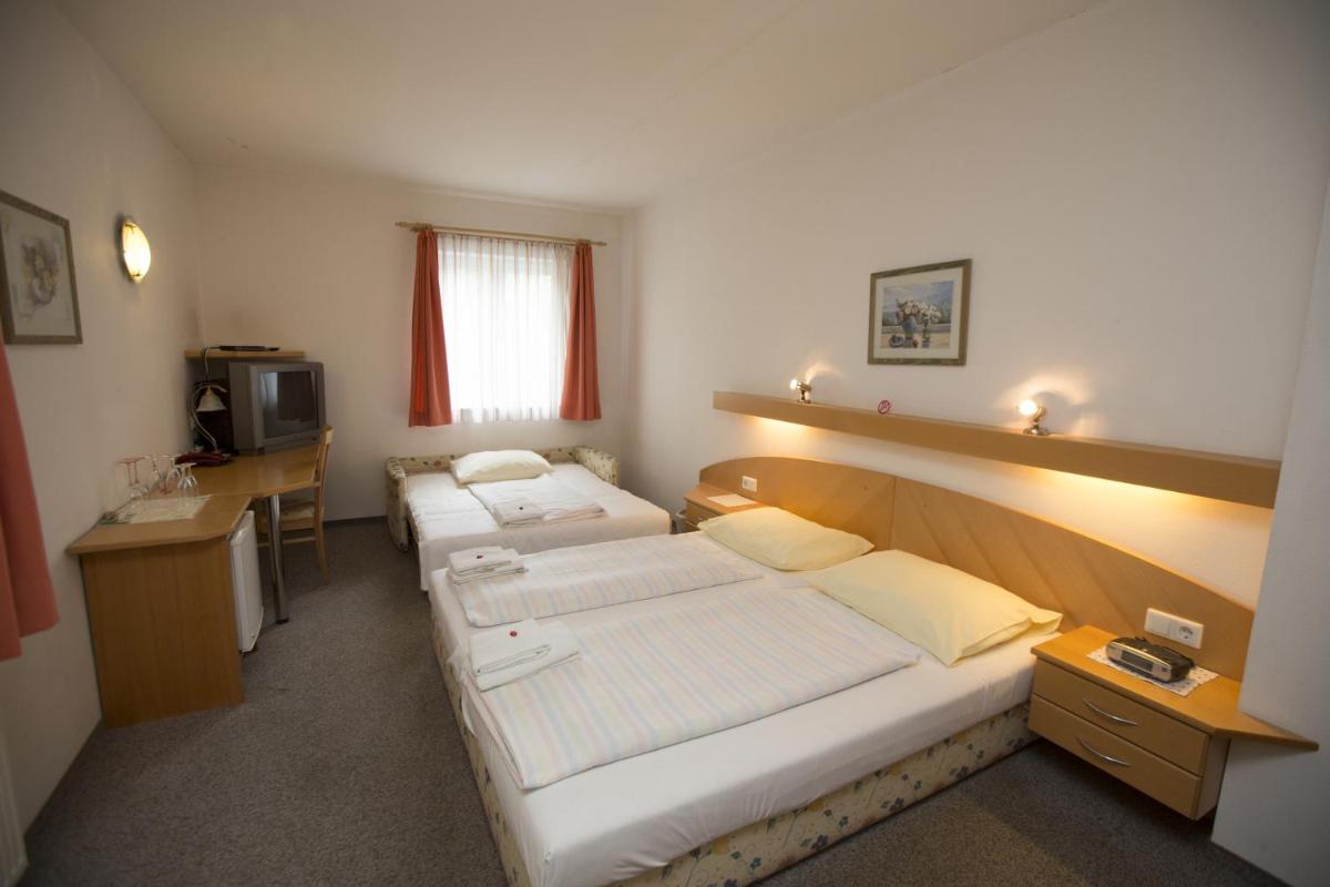 Family Room (2 Adults + 2 Children)