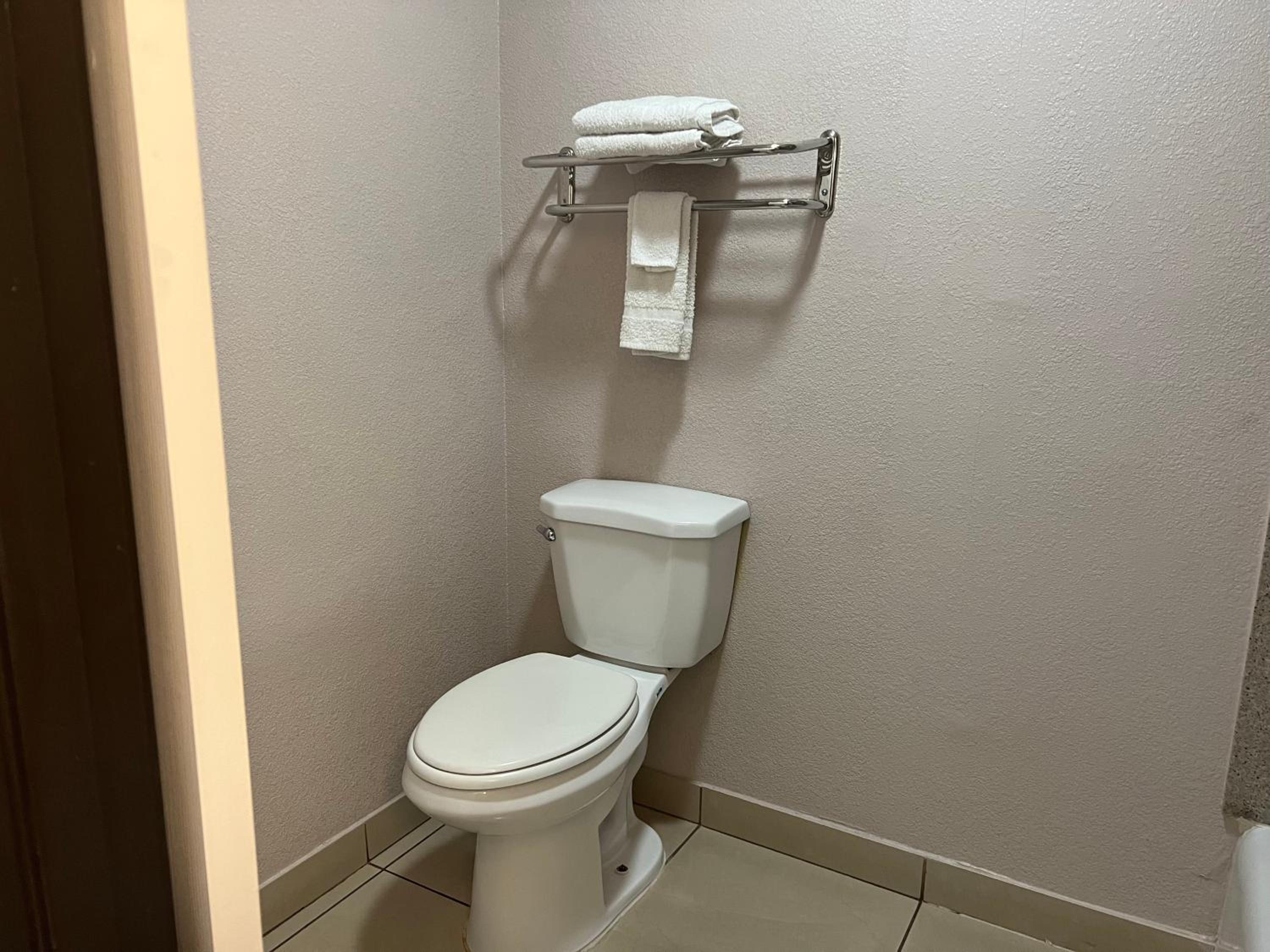 Queen Room with Two Queen Beds, Mobility Access and Roll-In shower, Non-Smoking photo 3