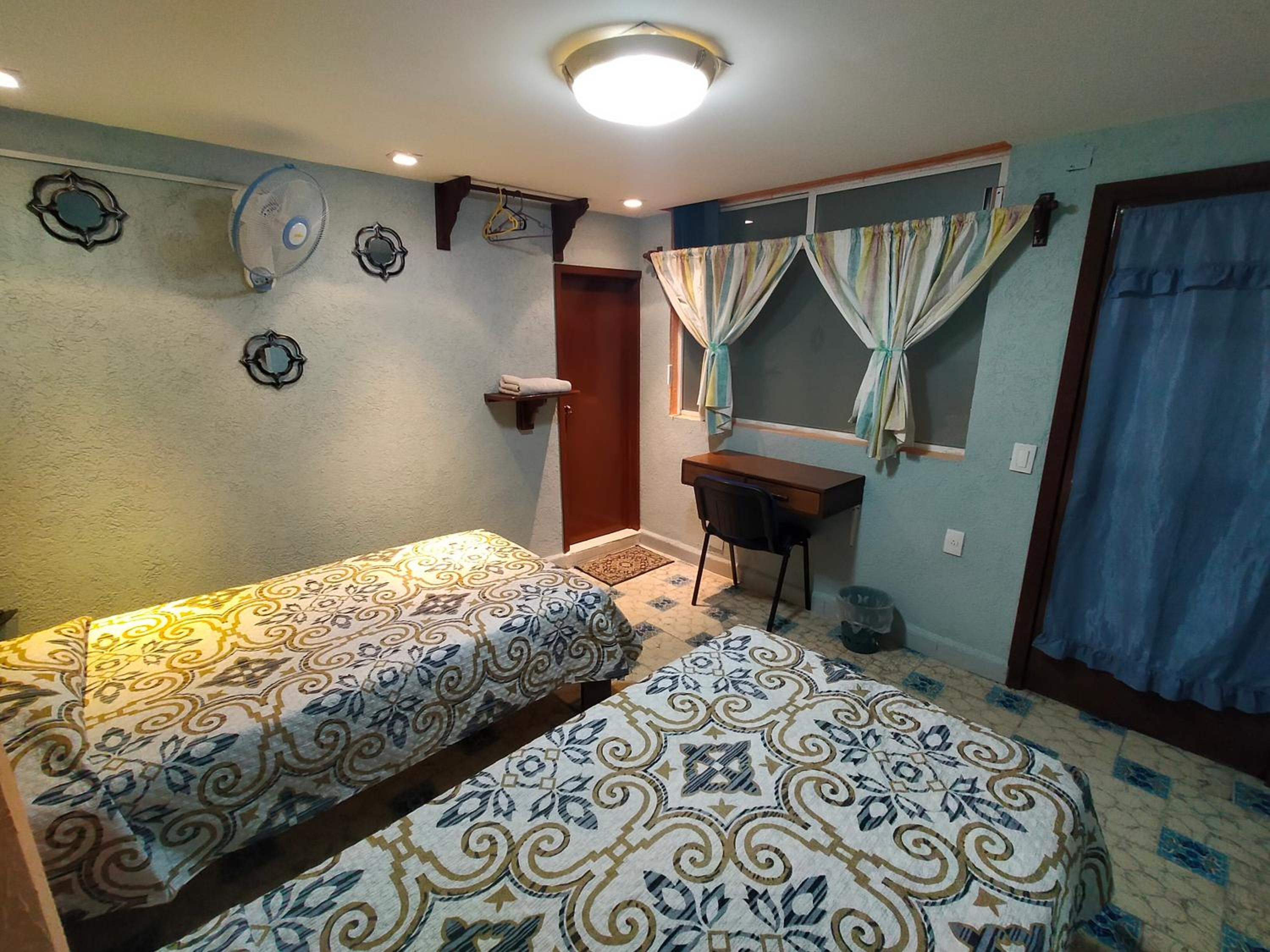 Twin Room - Photo 18