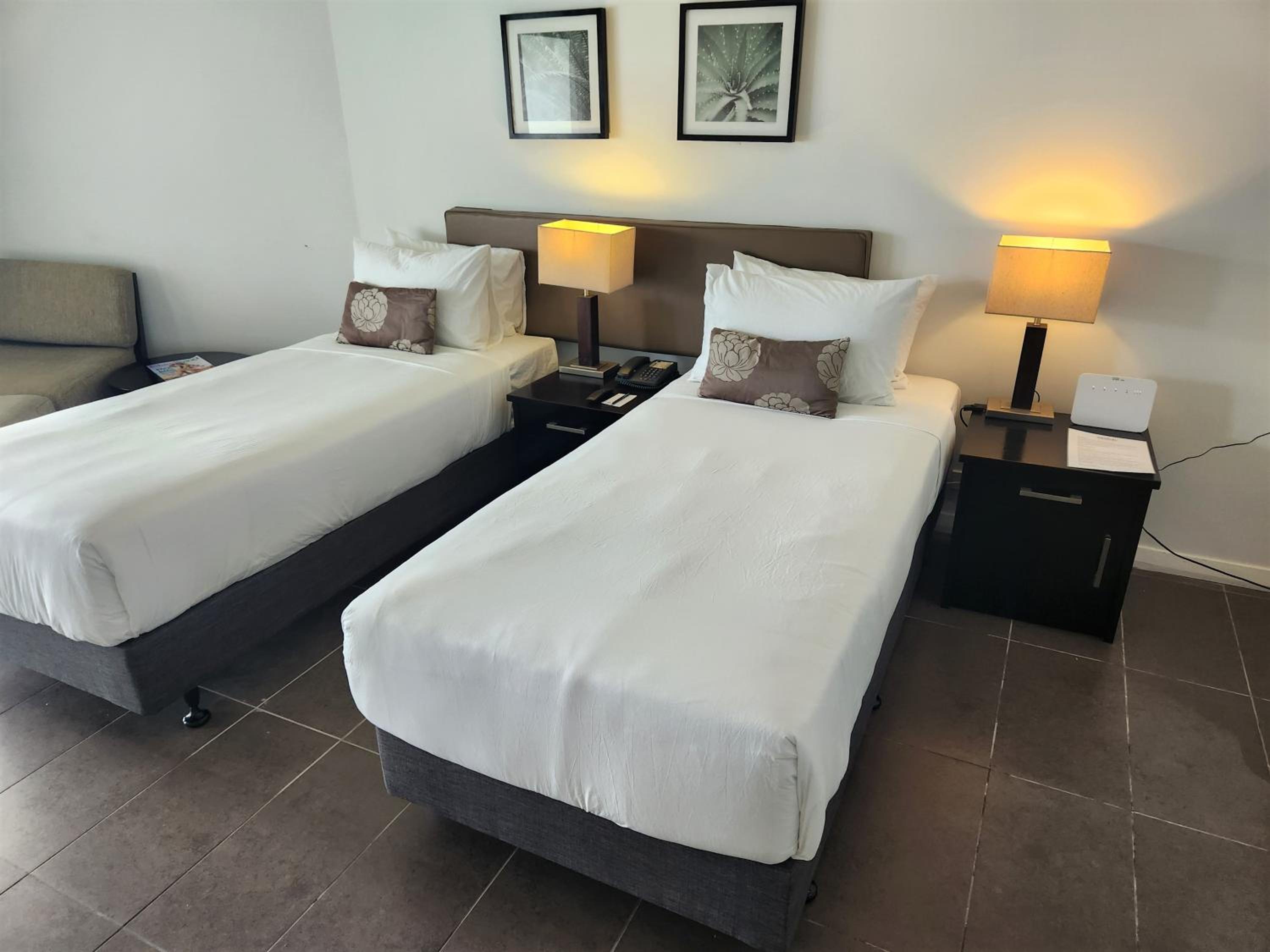 Deluxe King Room Ocean Front photo 4
