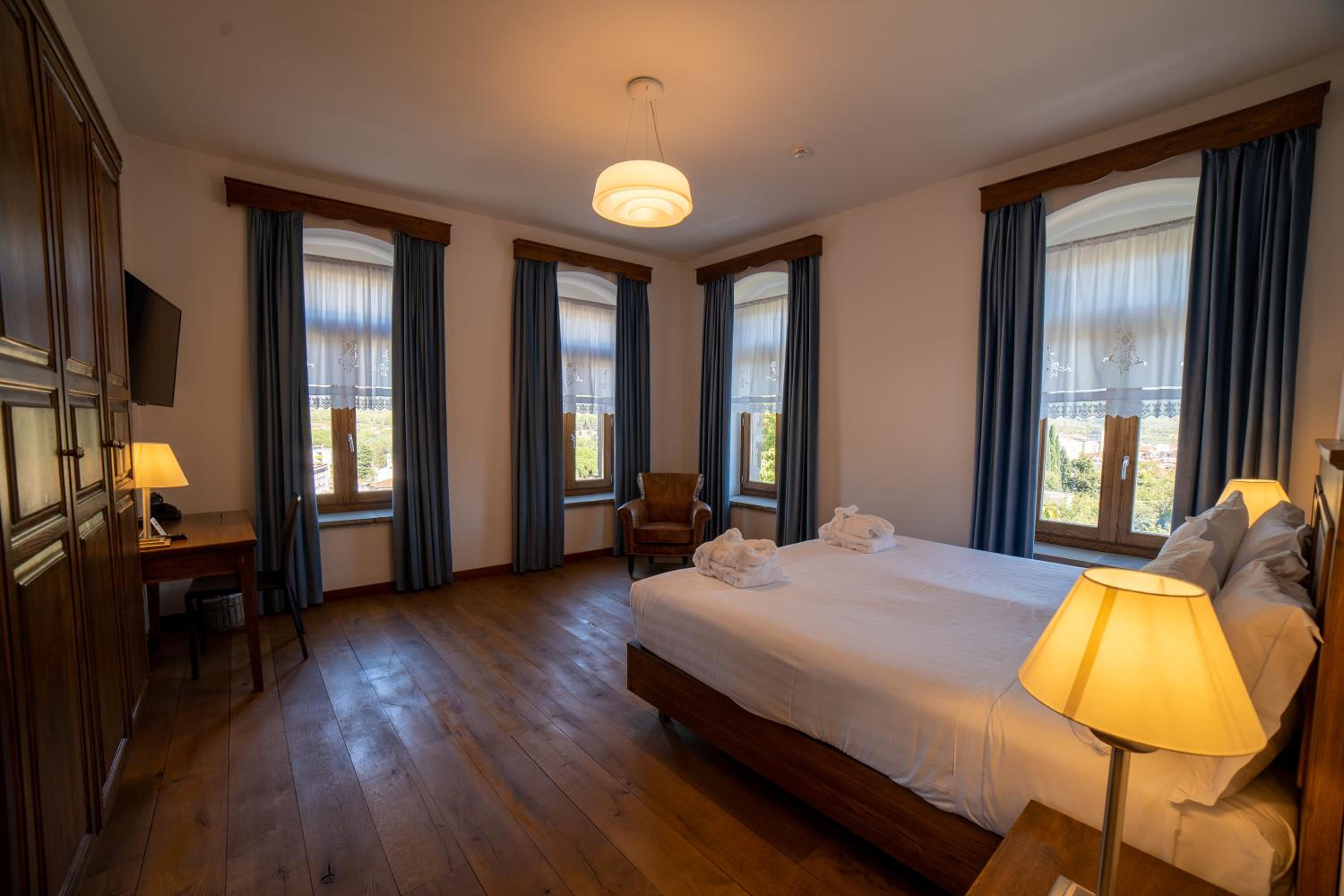 Deluxe Double or Twin Room with City View photo 2