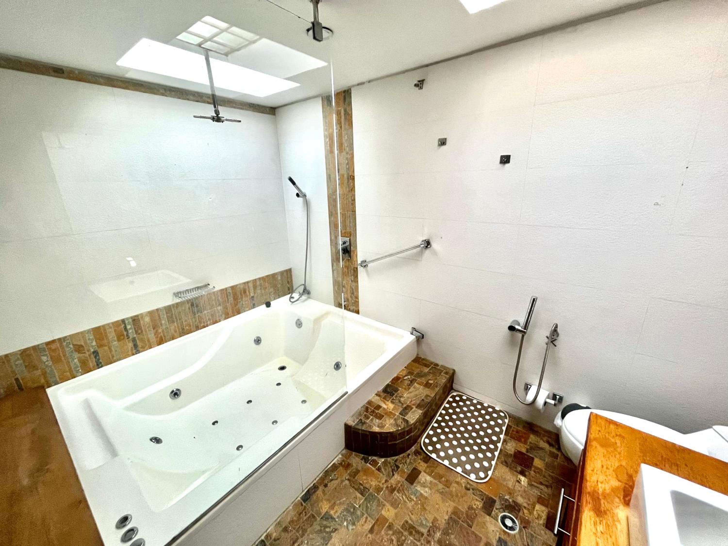 Deluxe Suite with Spa Bath