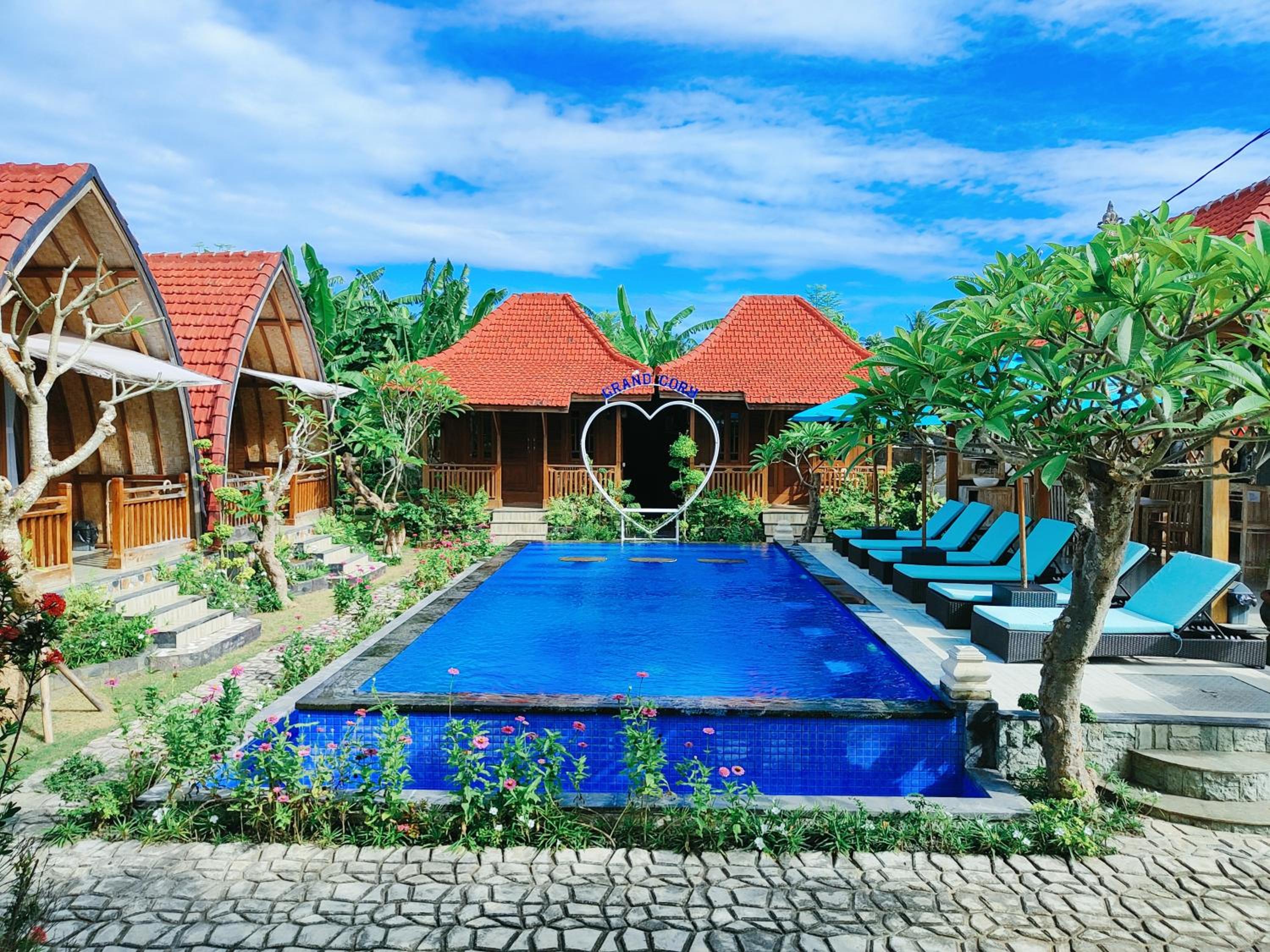 Deluxe Double Room with Balcony - Photo 17