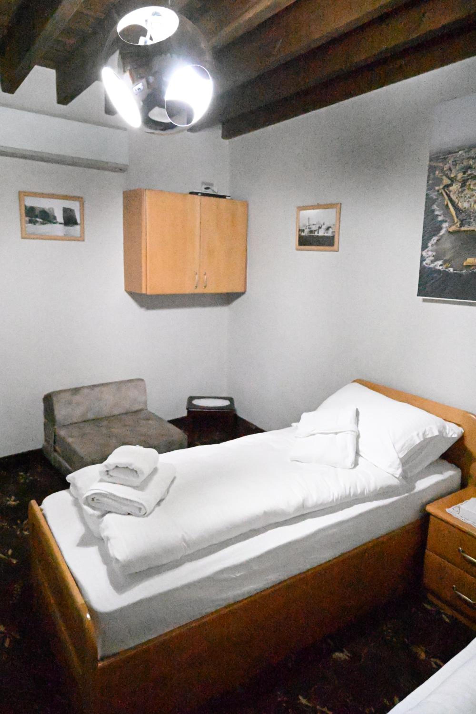 Deluxe Suite with Sea View - Photo 4